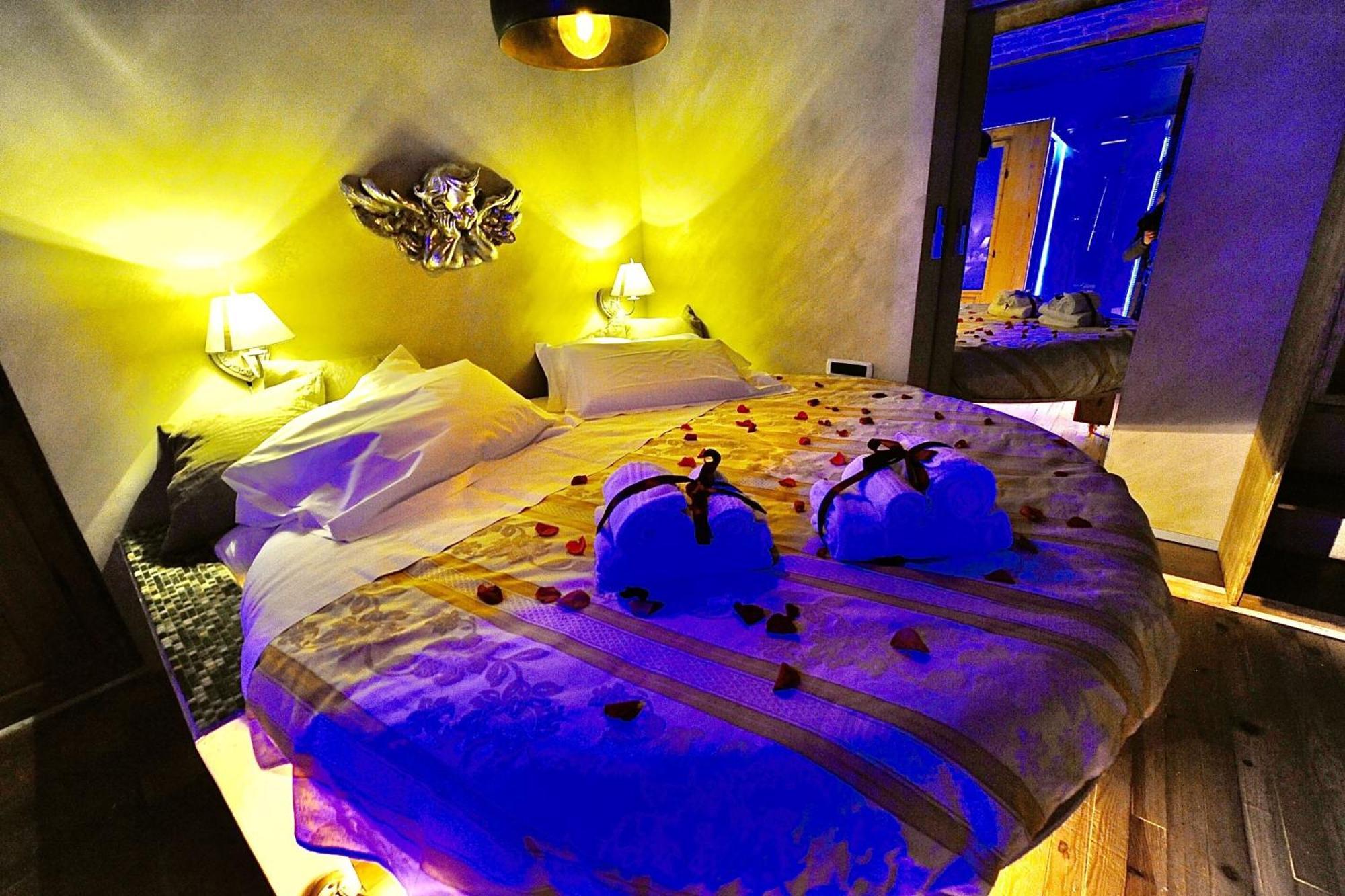 Deluxe Suite Spa Bath