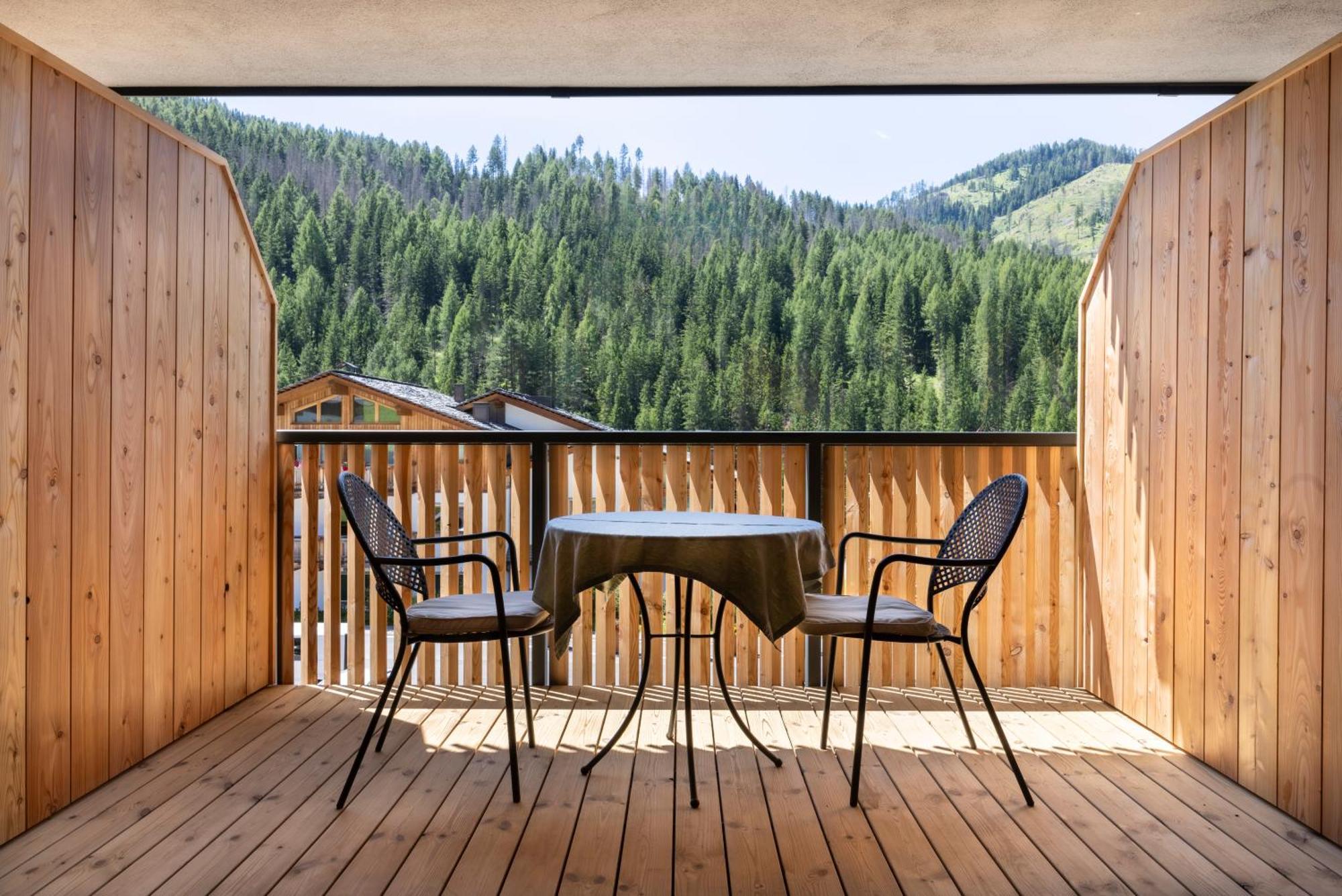 One-Bedroom Apartment with Balcony and Mountain View