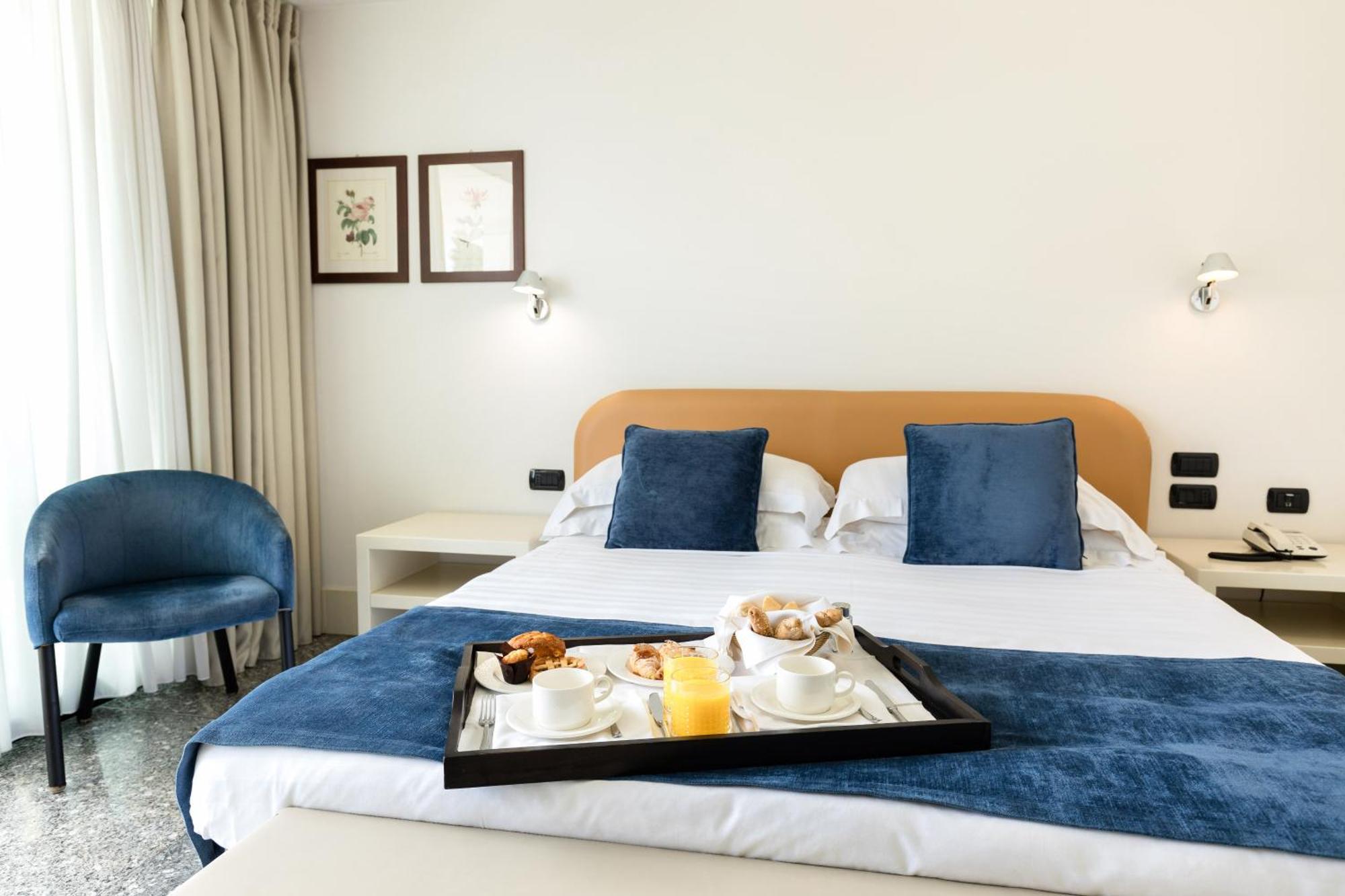 Comfort Double Room with Balcony and Lake View,1697792336:JPEG