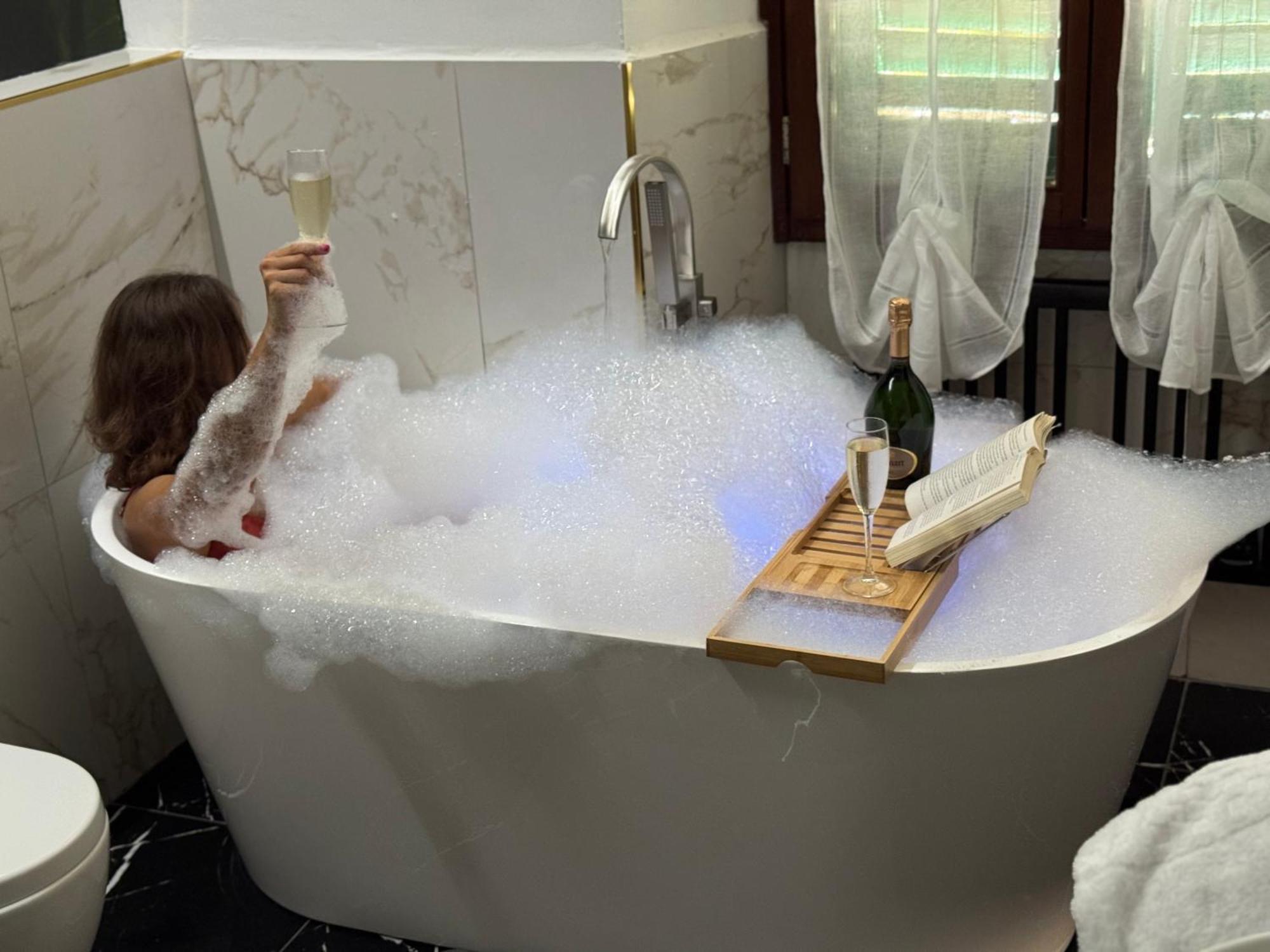 Apartament typu Deluxe Suite z wanną z hydromasażem