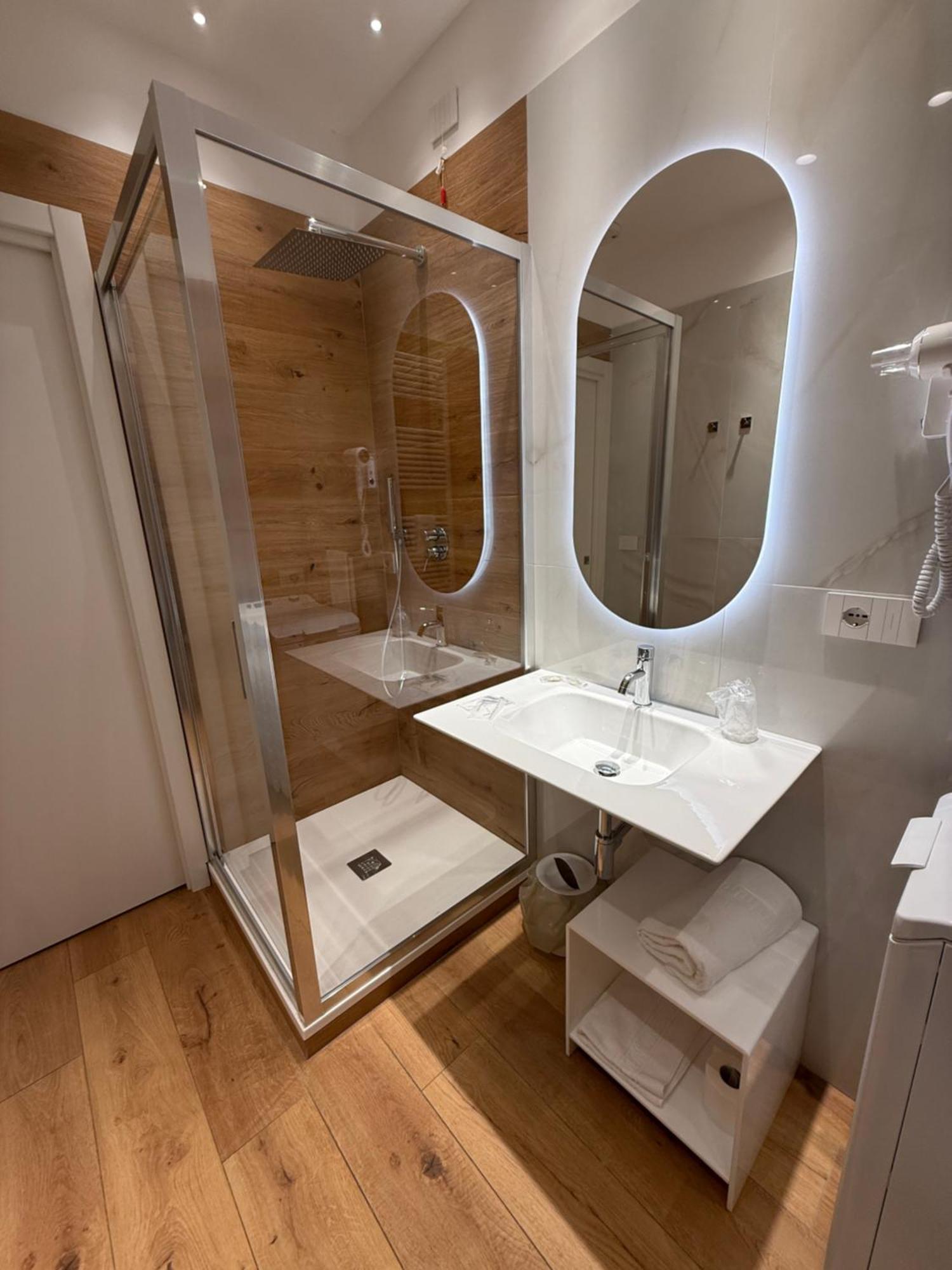 Deluxe Double or Twin Room with Balcony,1705041639:JPEG