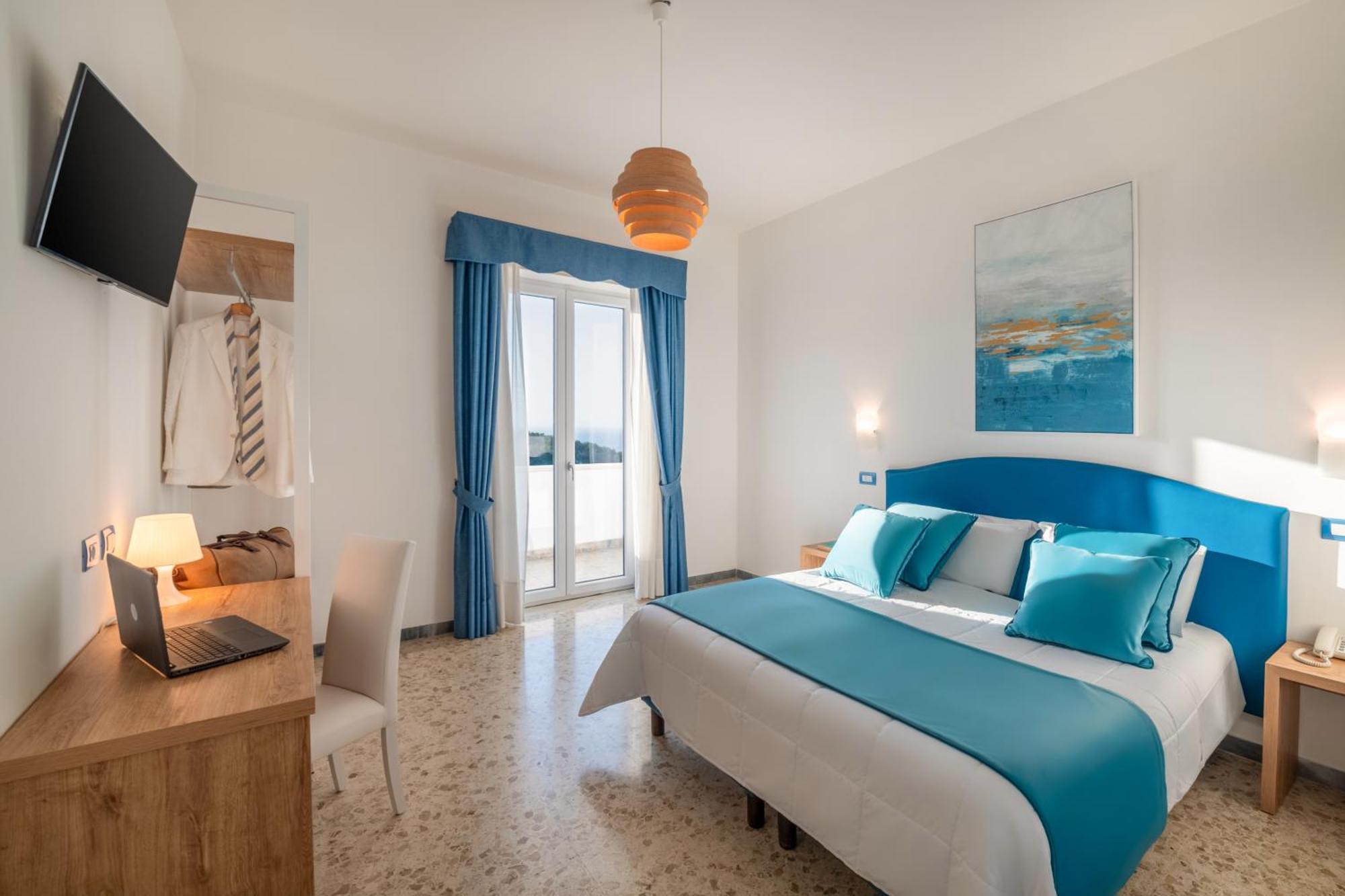 Double Room with Balcony and Sea View