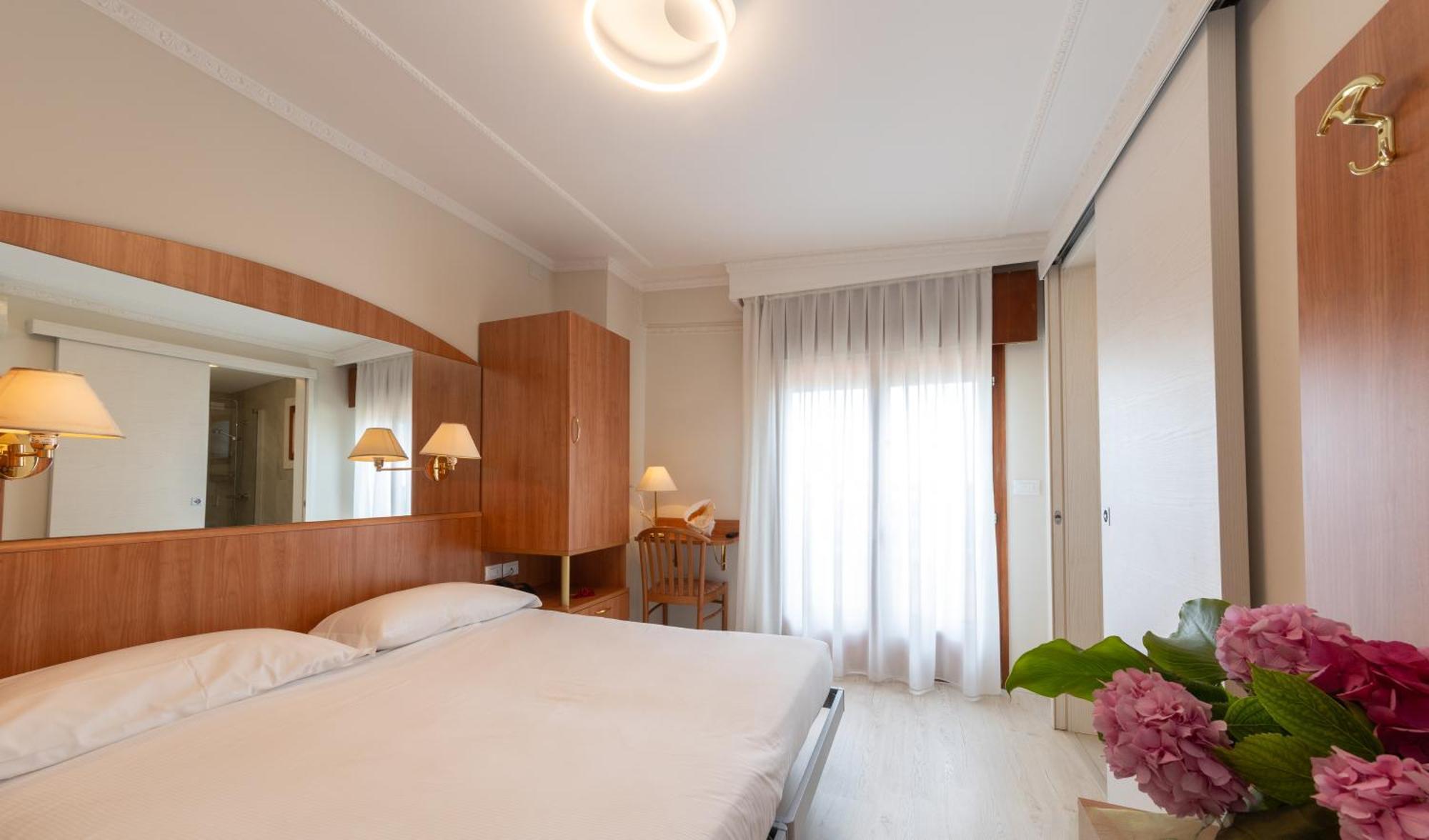 Small Double Room,1722902191:JPEG