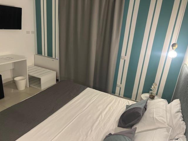 Double Room with Spa Bath,1722980723:JPEG