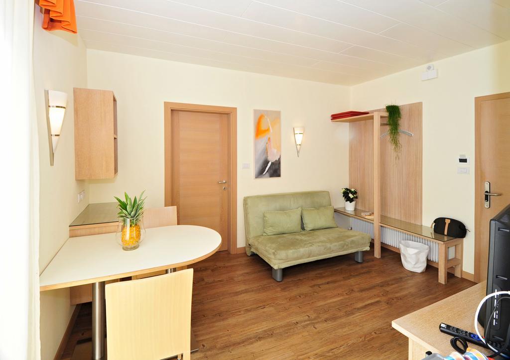 One-Bedroom Apartment Balcony Annex