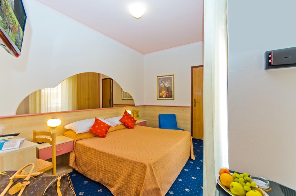 Economy Double Room,172957494:JPEG