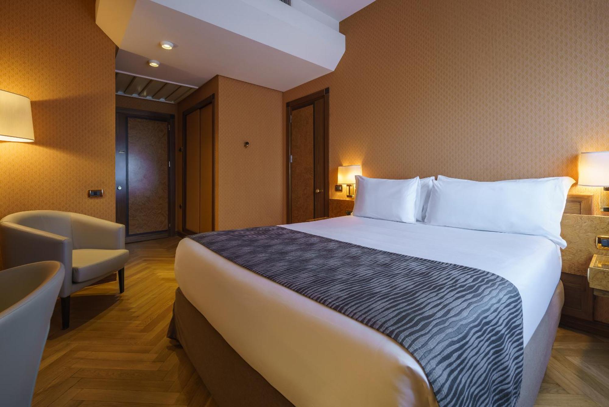 Standard Double or Twin Room,1729993334:JPEG