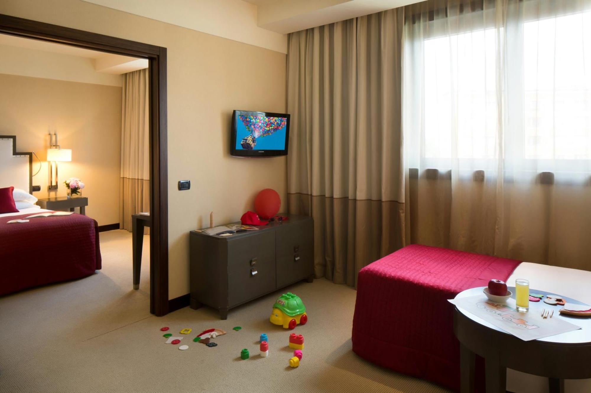 Family Room,1729997257:JPEG