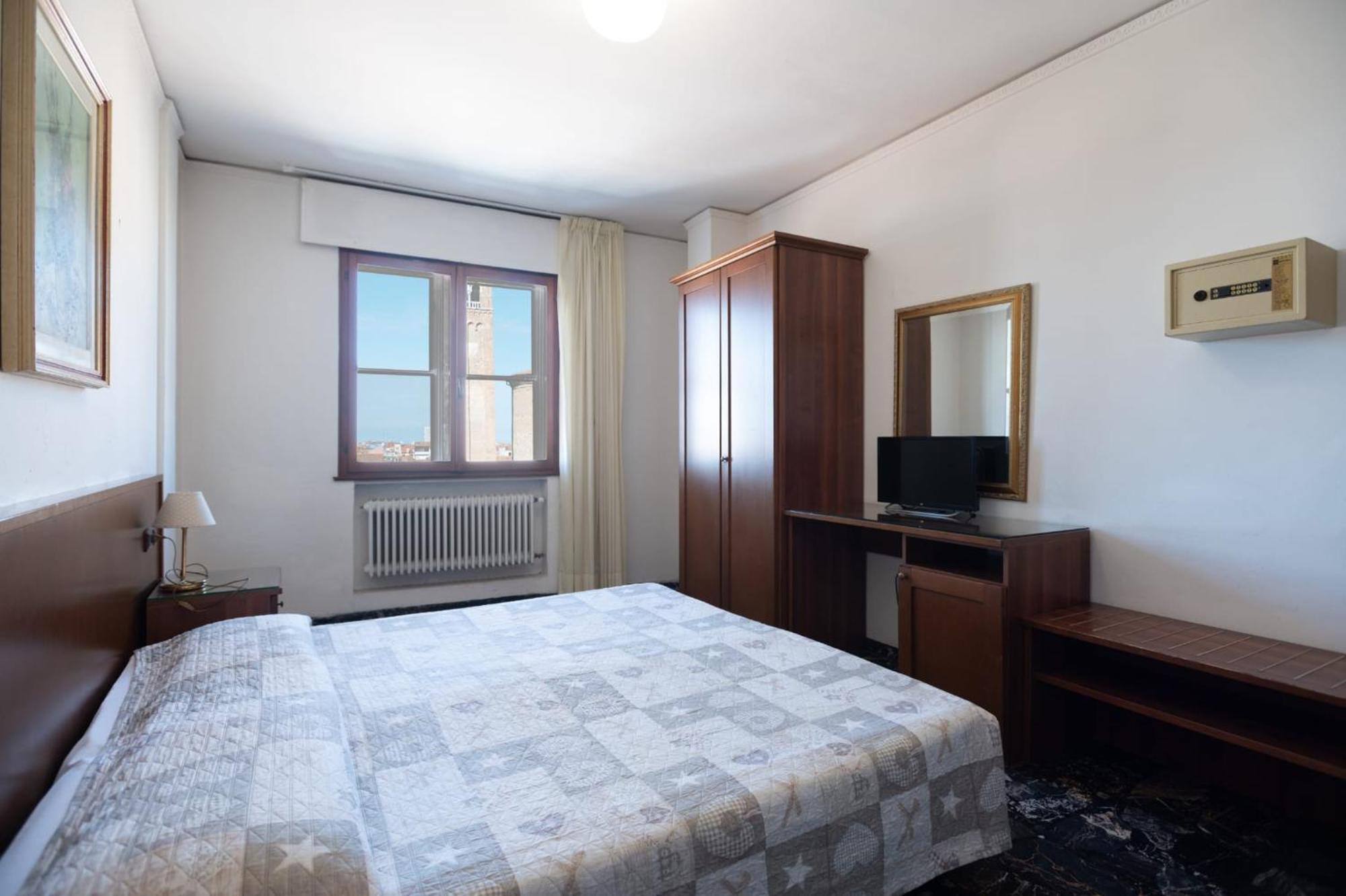 Classic Dreibettzimmer mit Kanalblick