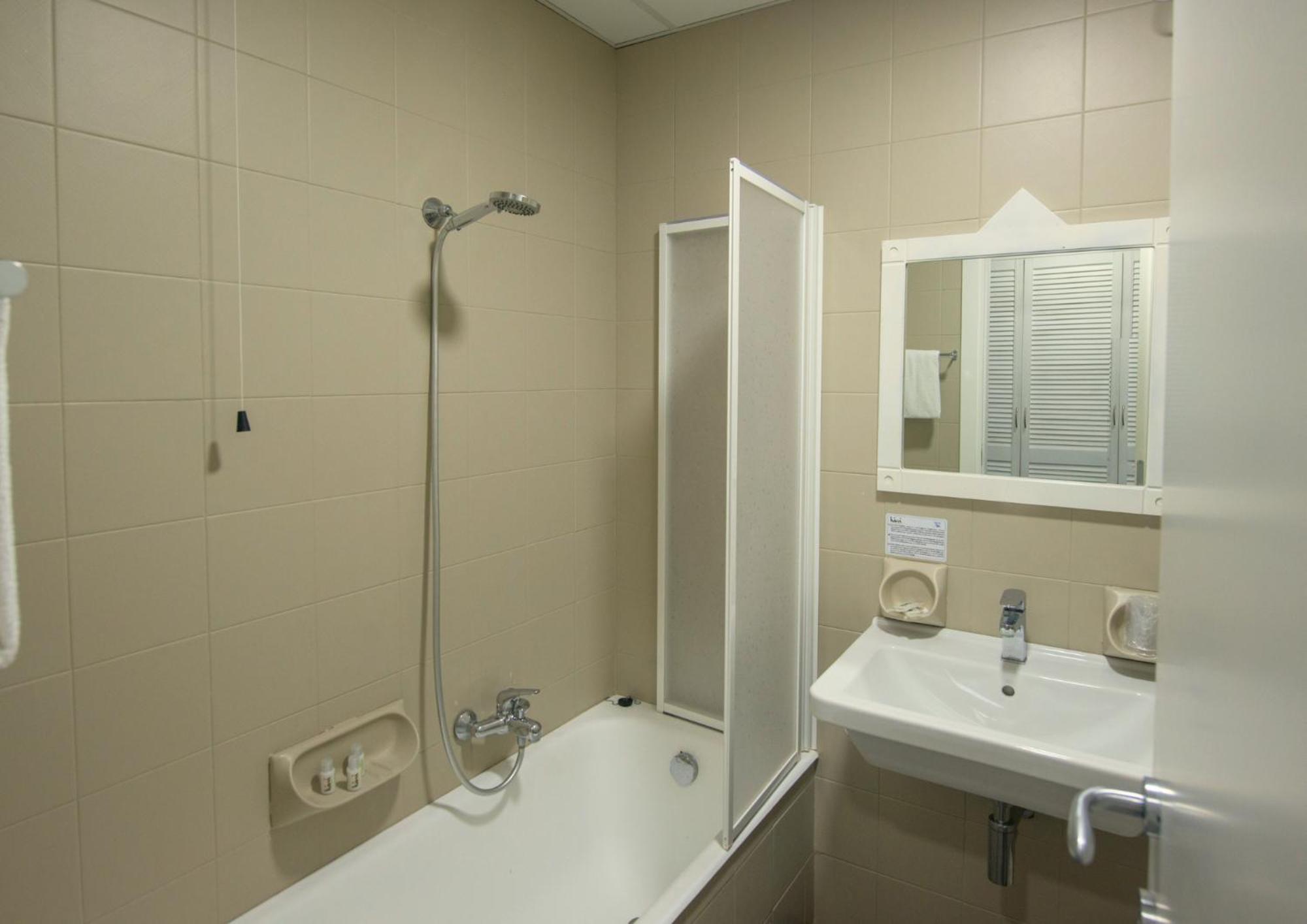Standard Single Room,1730025825:JPEG
