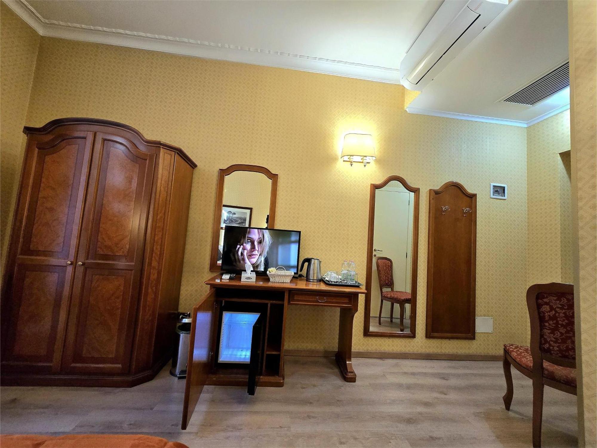 Pokój trzyosobowy z widokiem na miasto