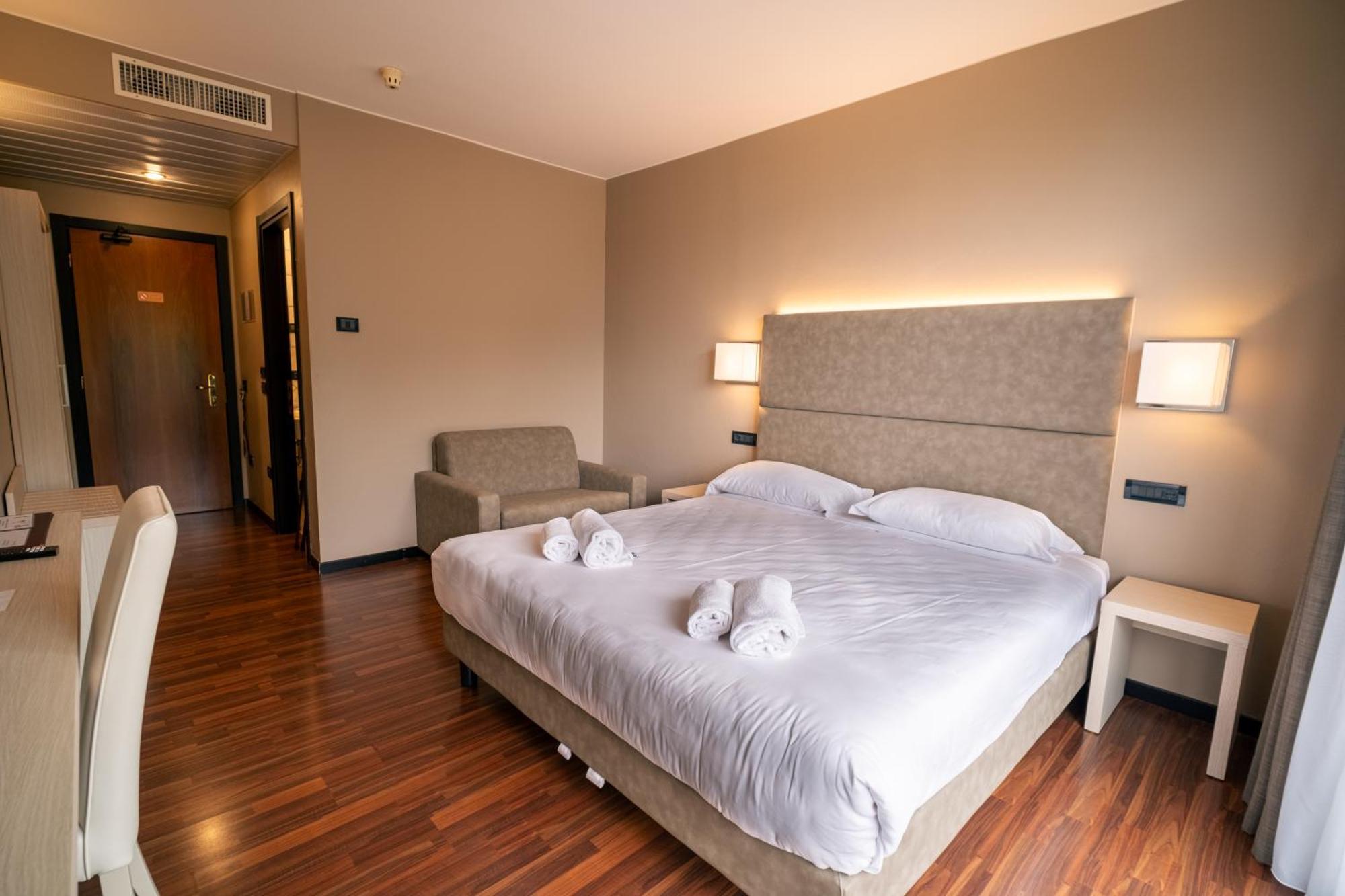 Economy Double Room,1742586390:JPEG