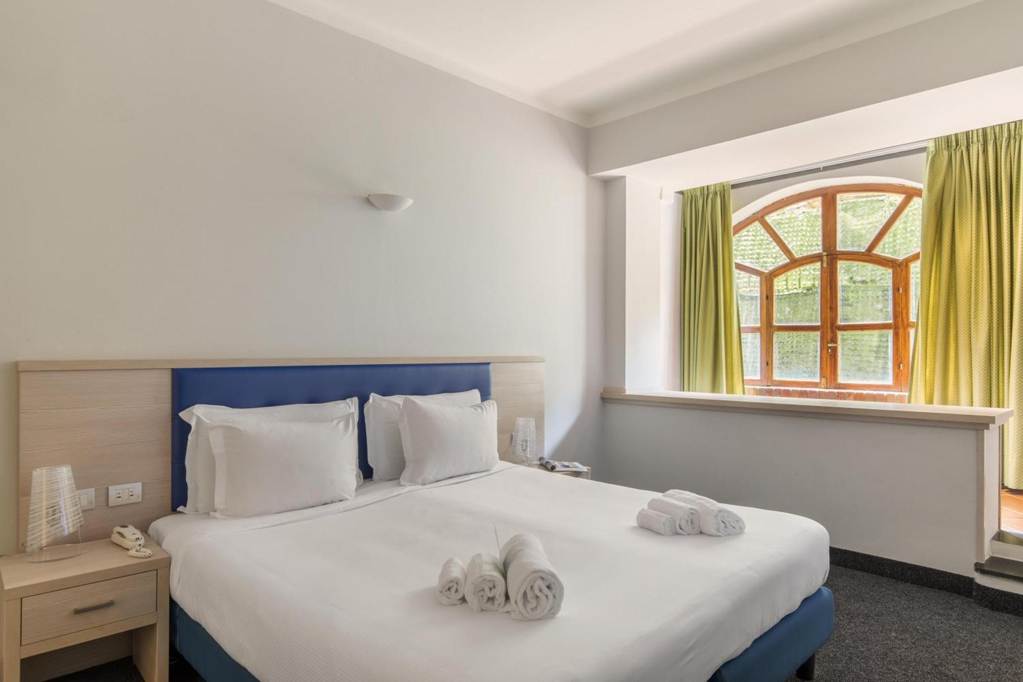 Standard Double or Twin Room,1742586701:JPEG