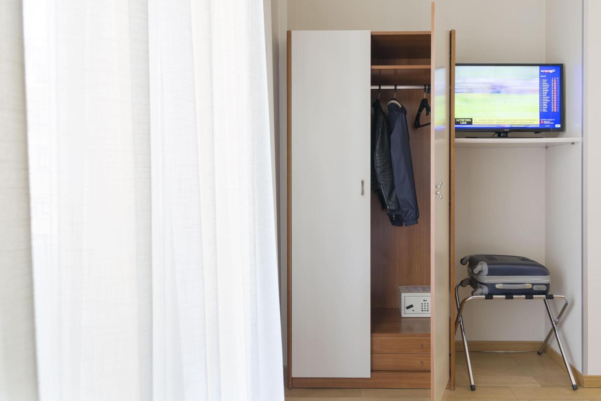 Twin Room,1742620712:JPEG