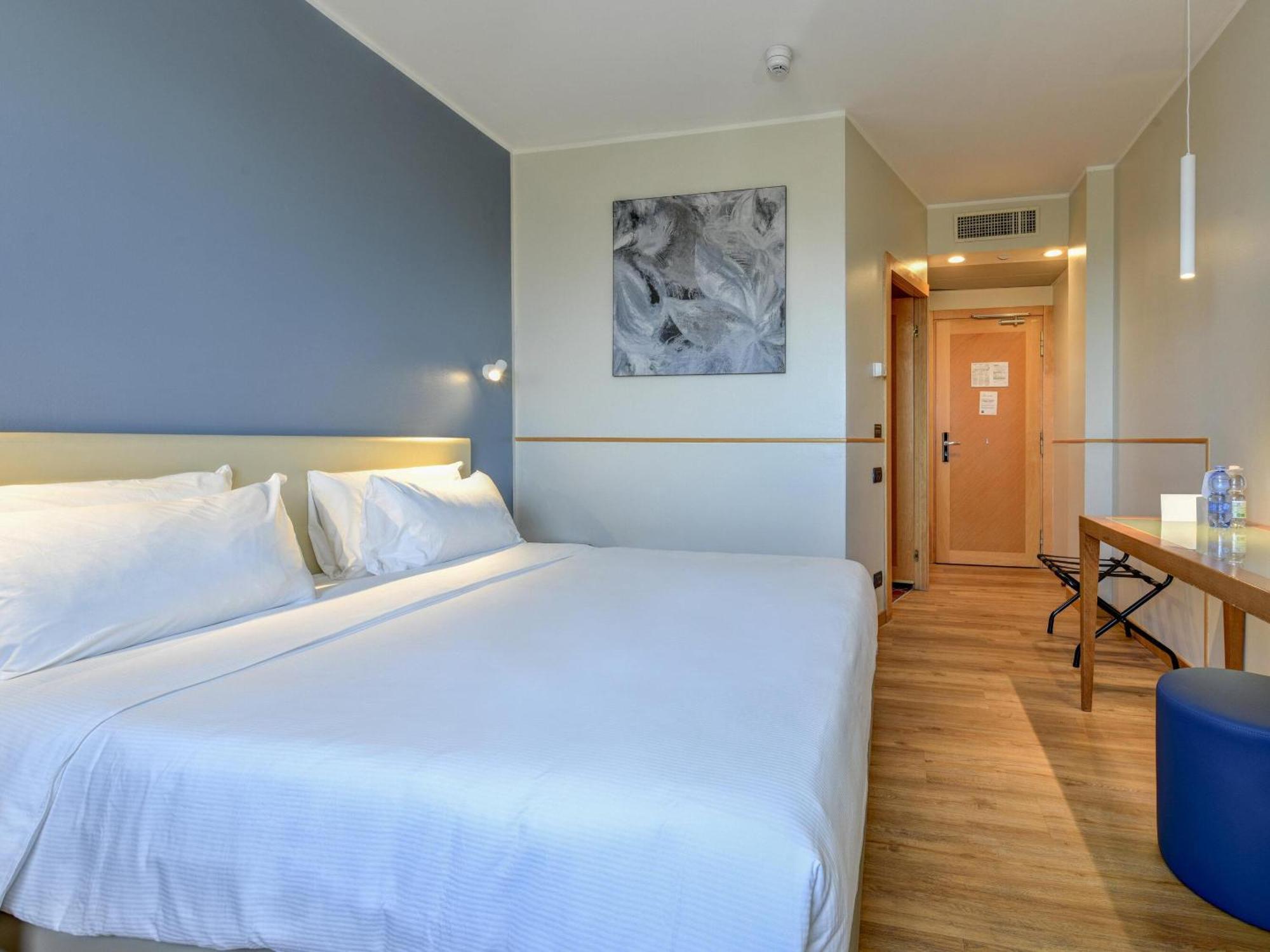 Classic Double Room,1742639833:JPEG