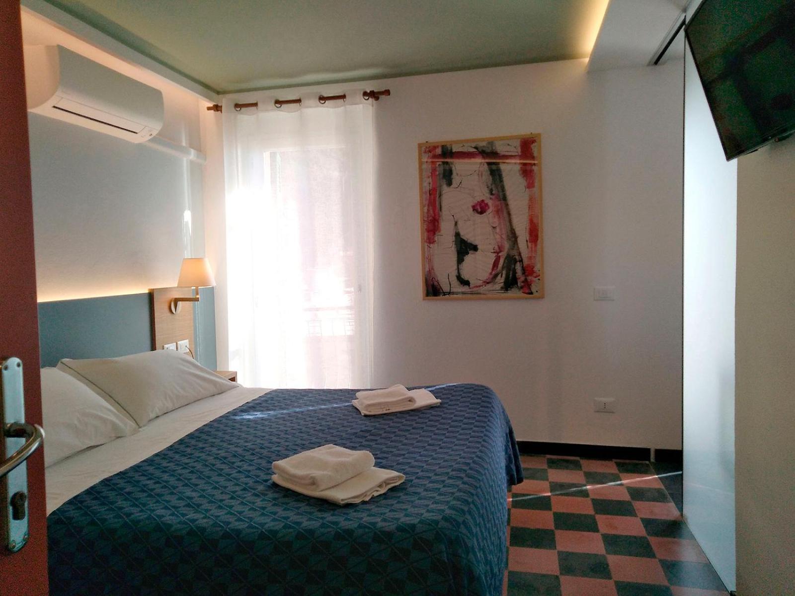 Double Room with Balcony and Sea View