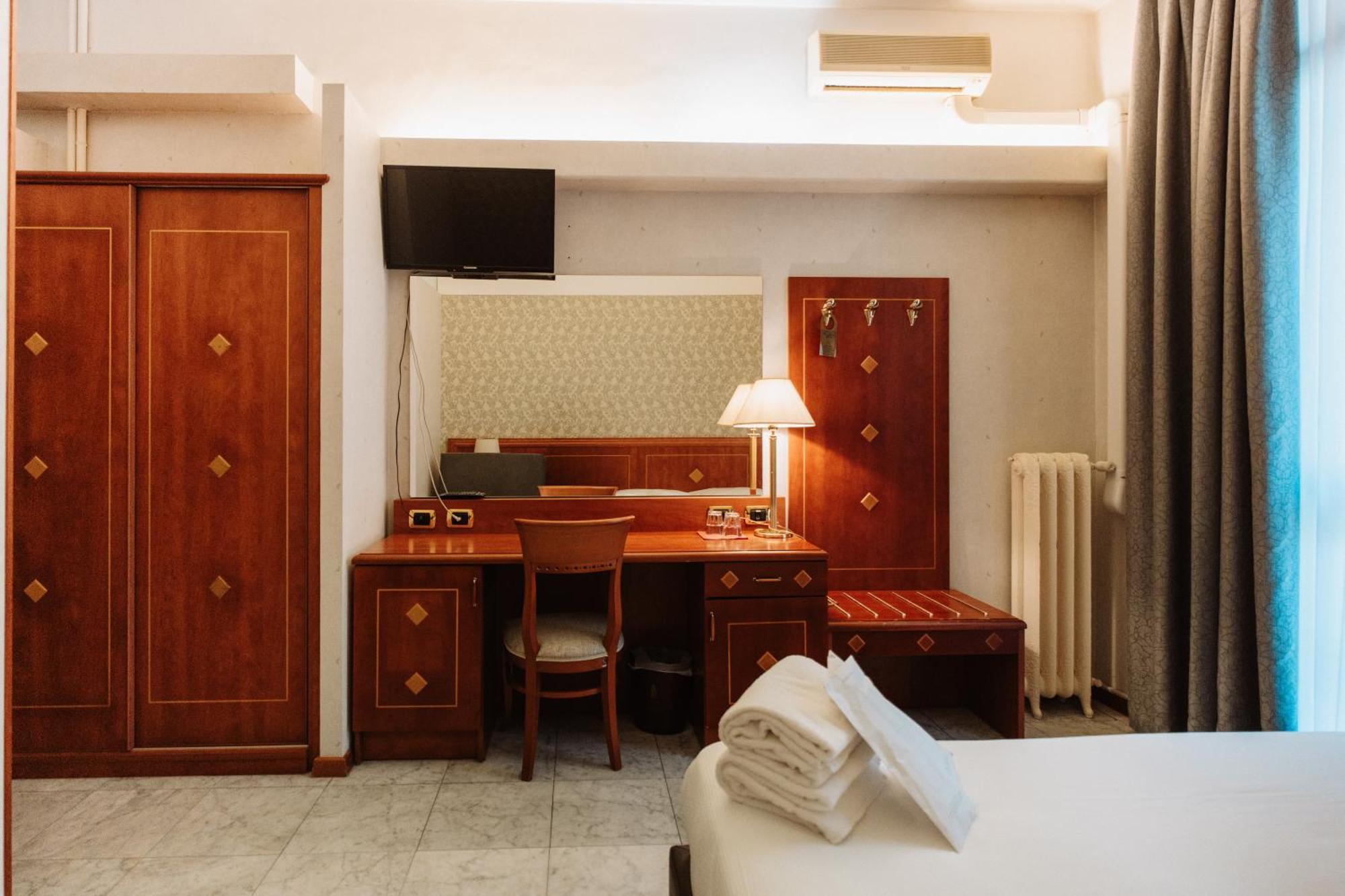 Large Double Room