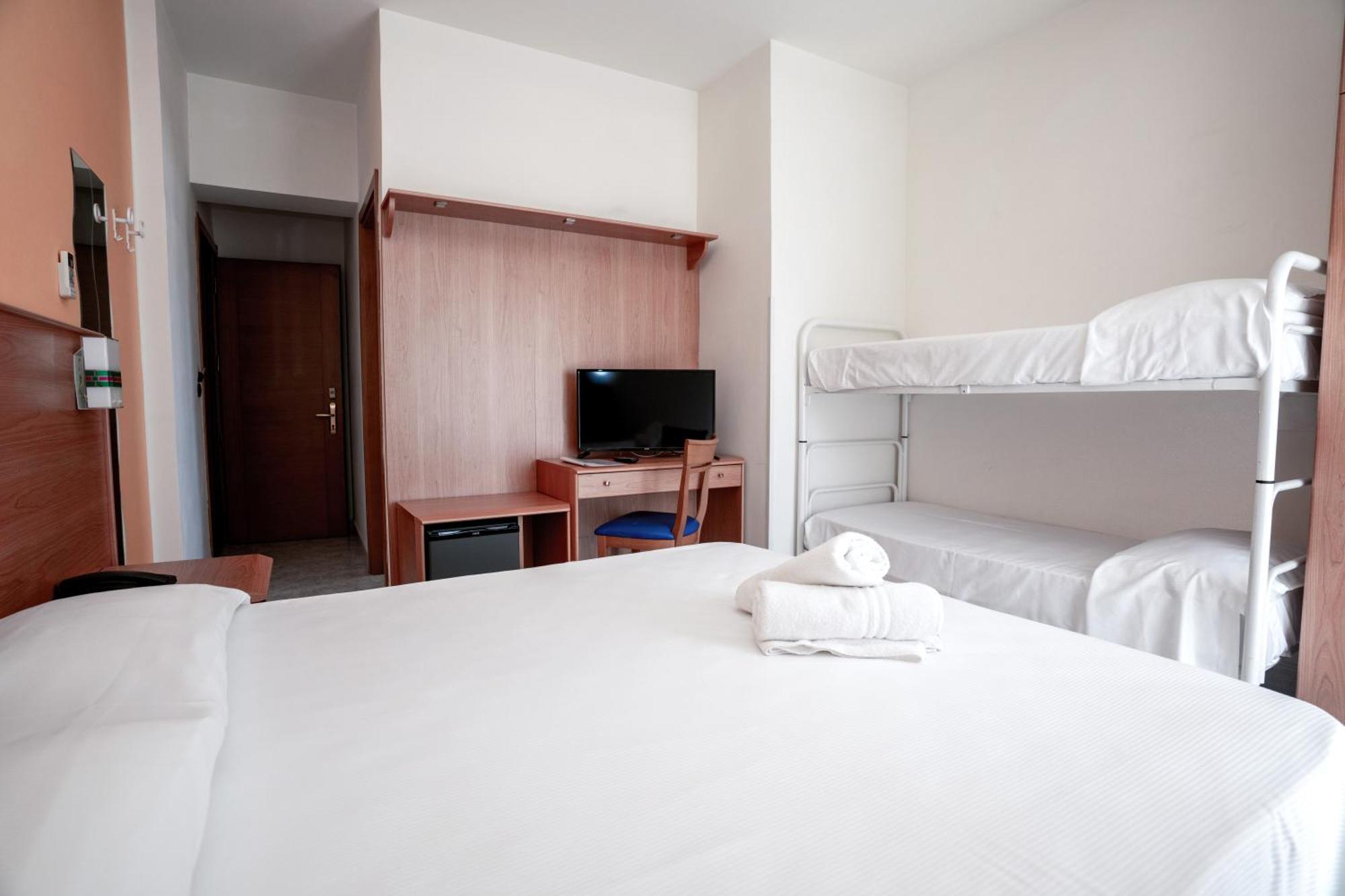 Quadruple Room,1742814745:JPEG