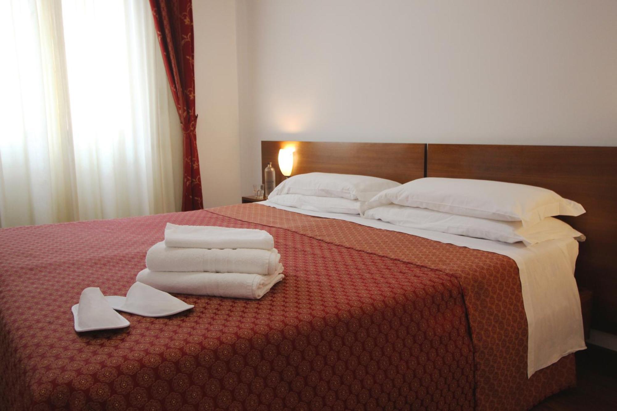 Double or Twin Room,1742831214:JPEG