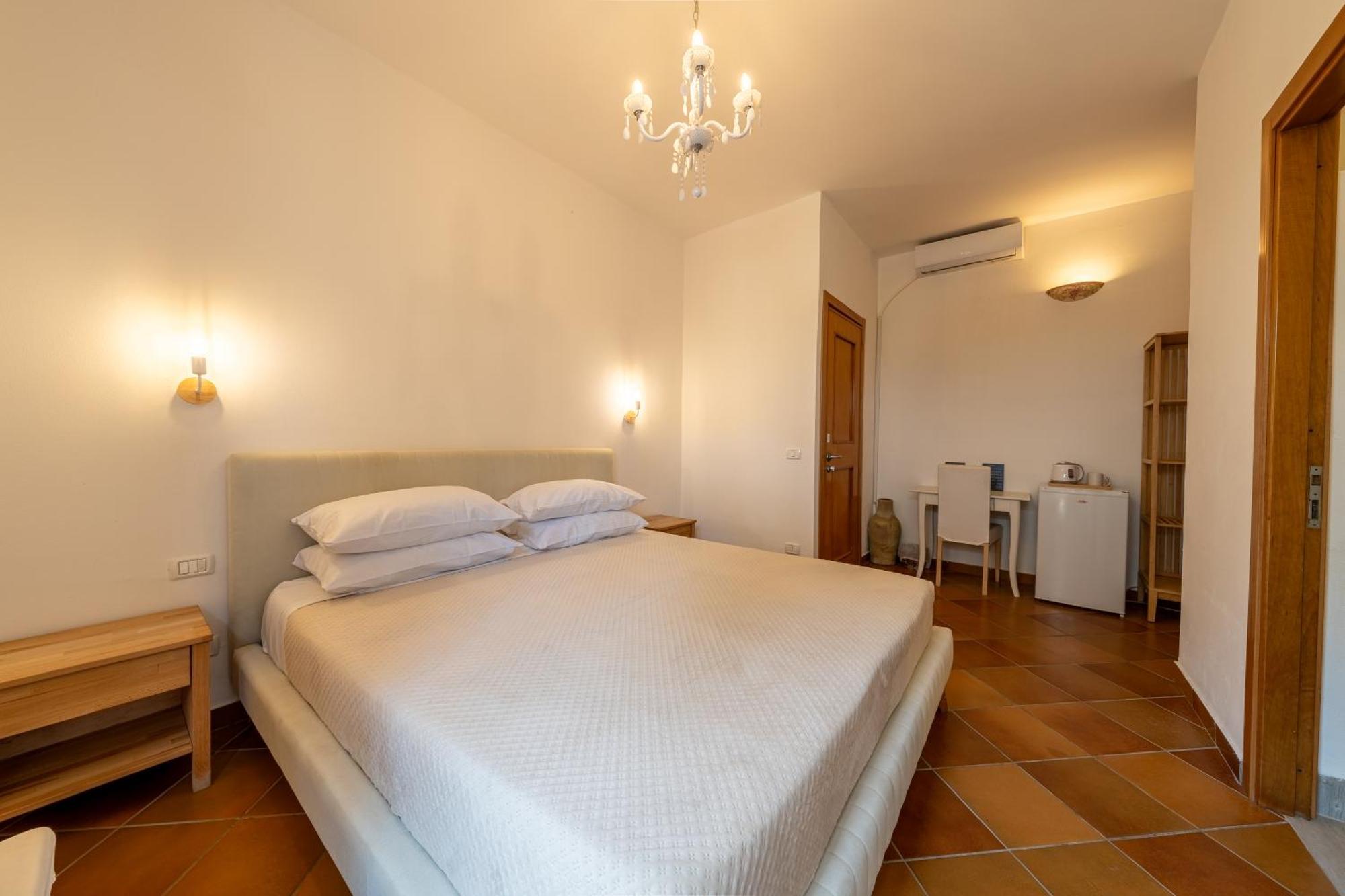 Deluxe Double Room,1742858079:JPEG