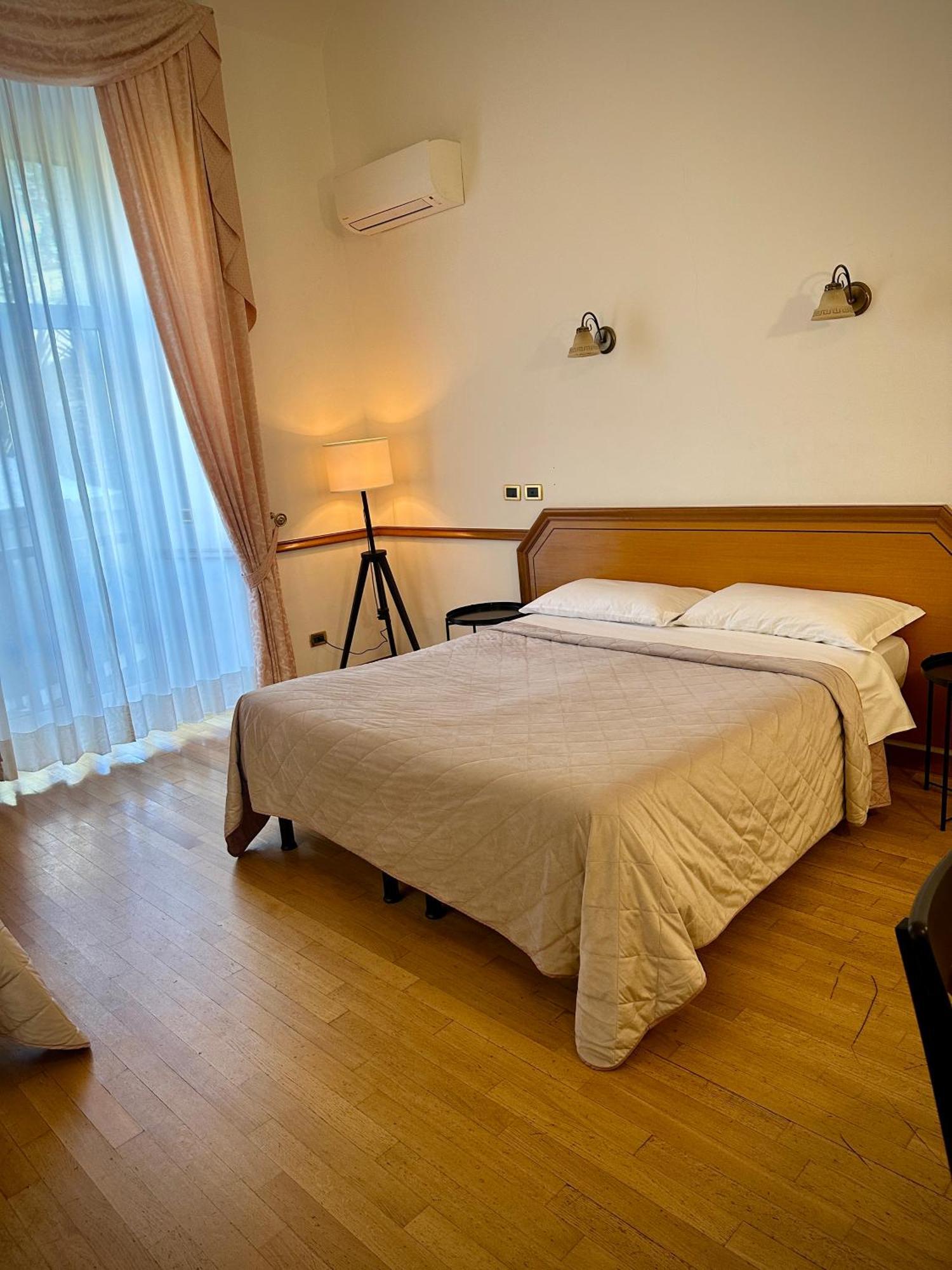Quarto Triplo com Vista do Jardim