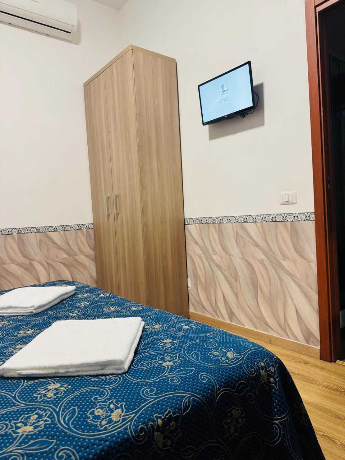 Double or Twin Room Private Bathroom