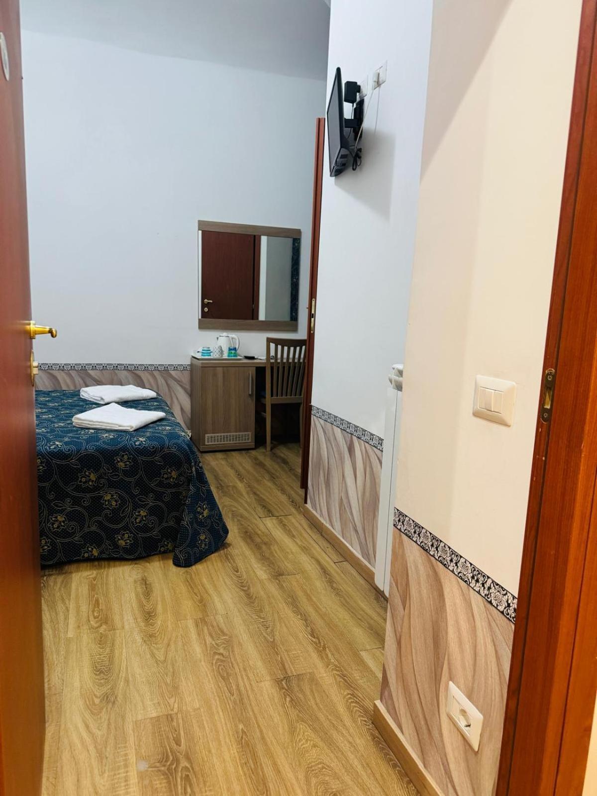 Double or Twin Room Private Bathroom