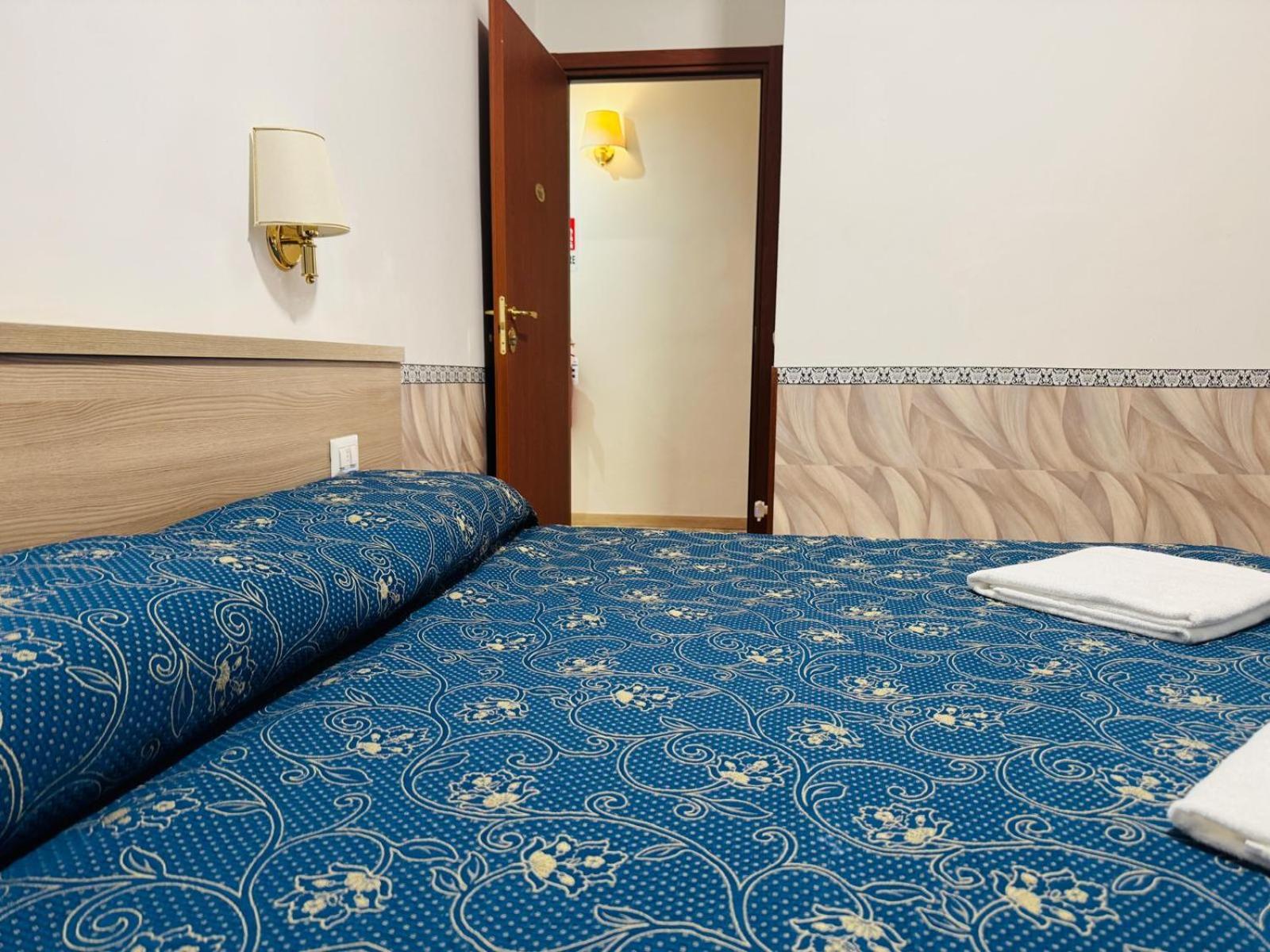 Double or Twin Room Private Bathroom