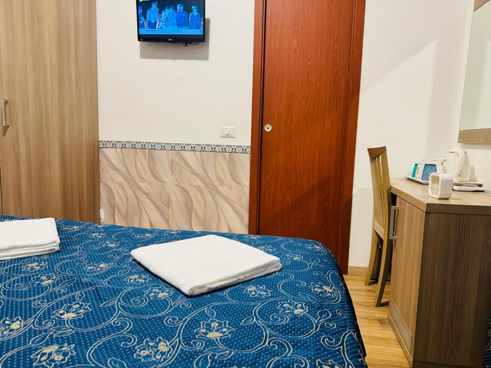 Double or Twin Room Private Bathroom
