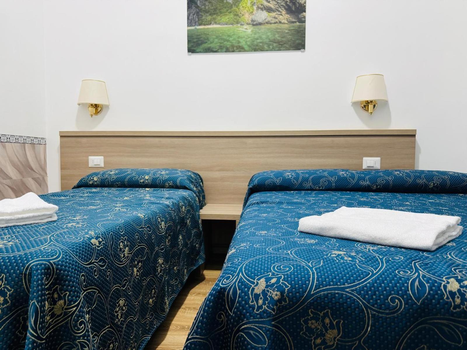 Double or Twin Room Private Bathroom