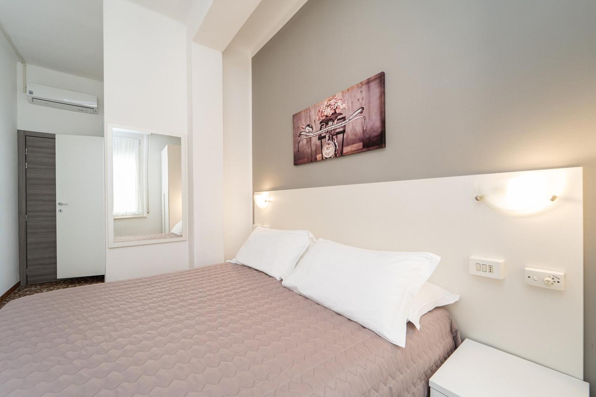 Standard Double or Twin Room,1743049308:JPEG