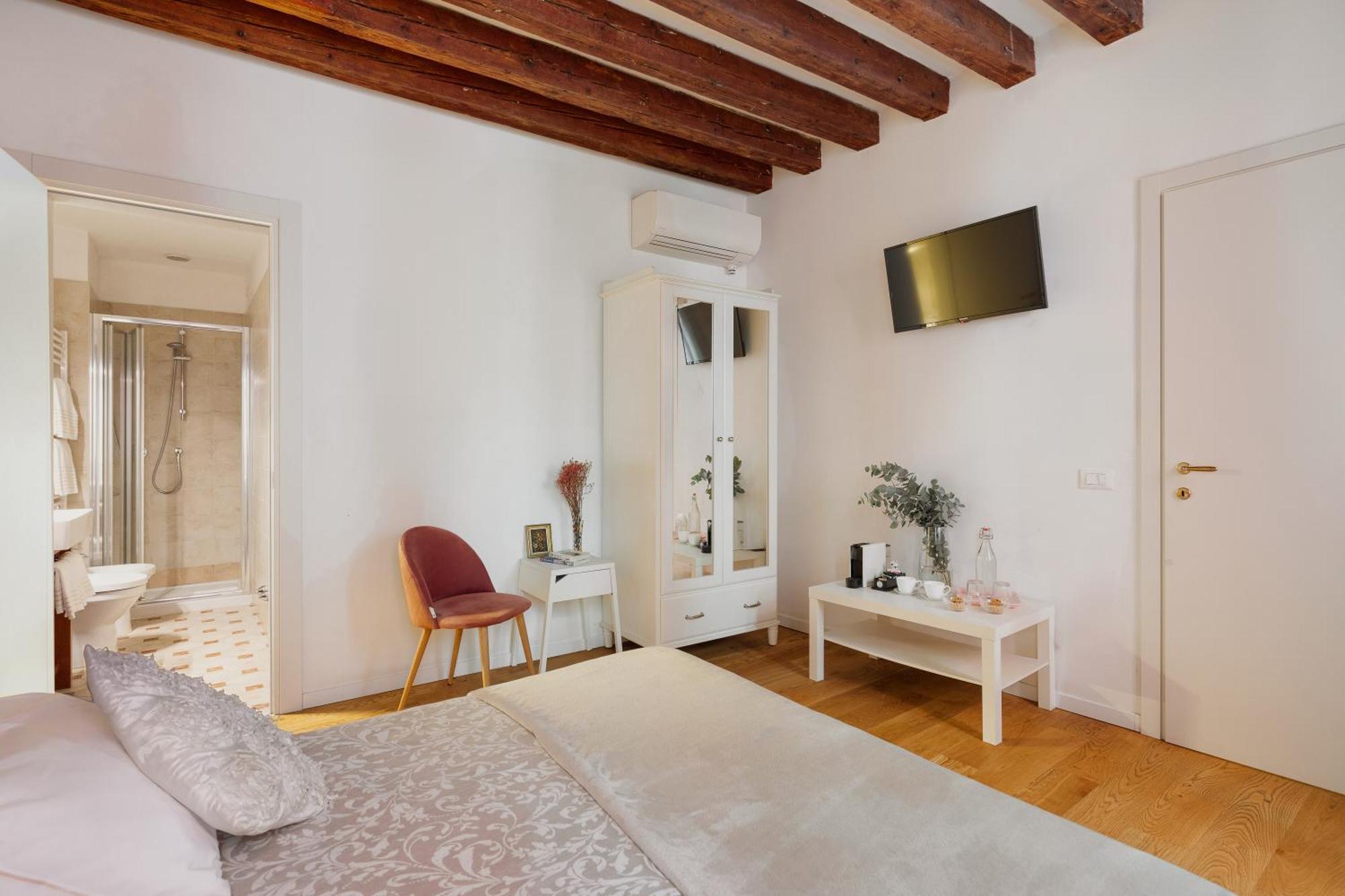Double Room Private Bathroom