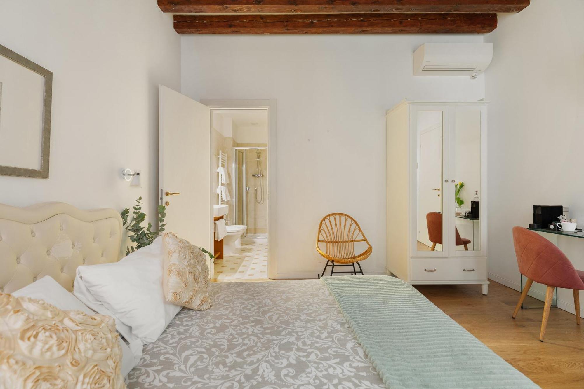 Double Room Private Bathroom