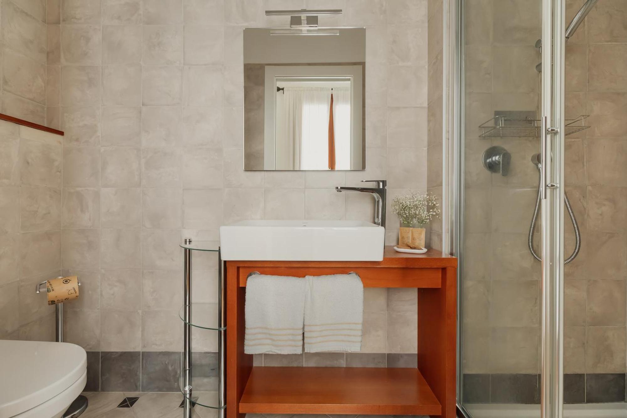 Double or Twin Room Private Bathroom