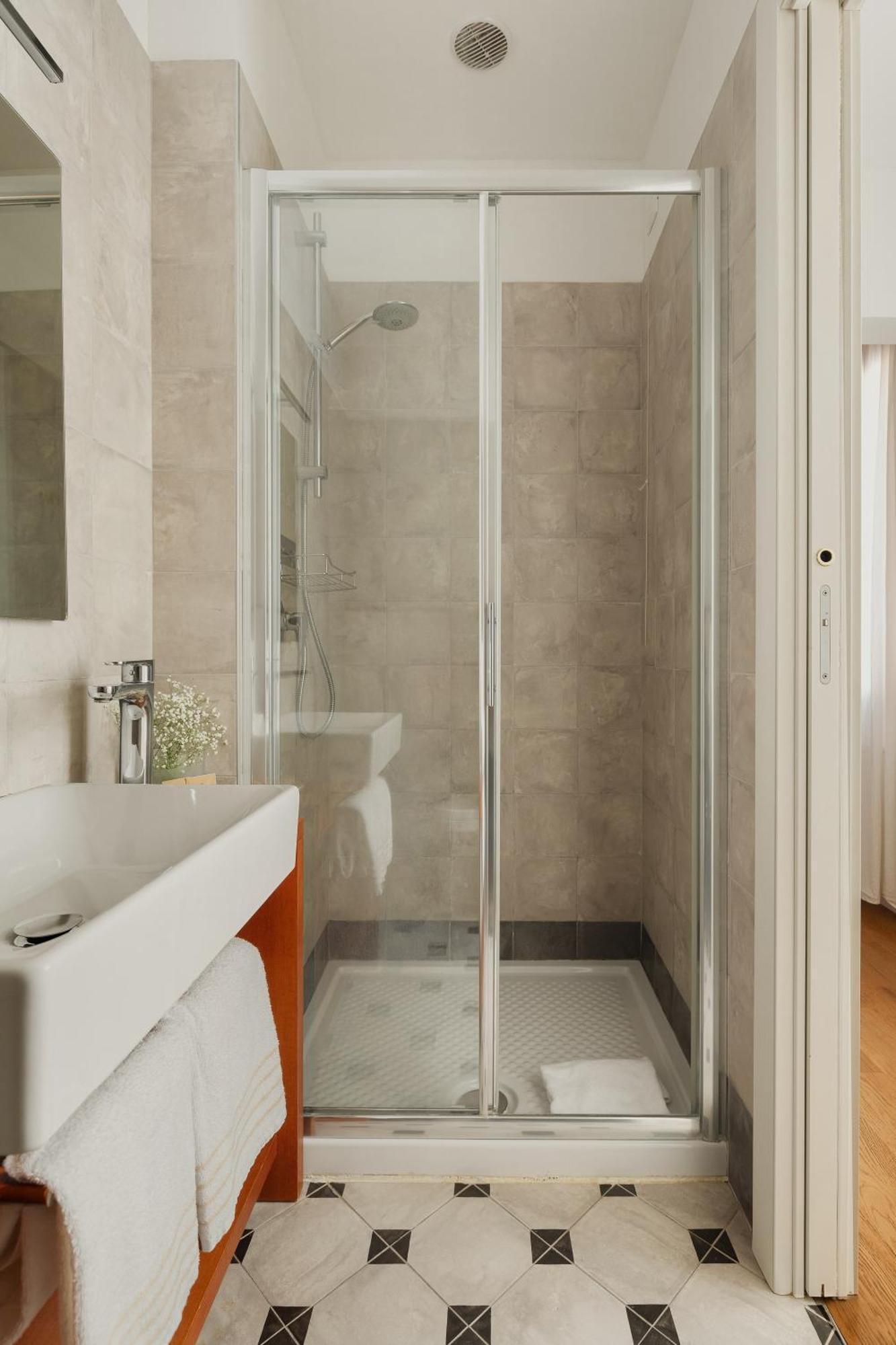 Double or Twin Room Private Bathroom