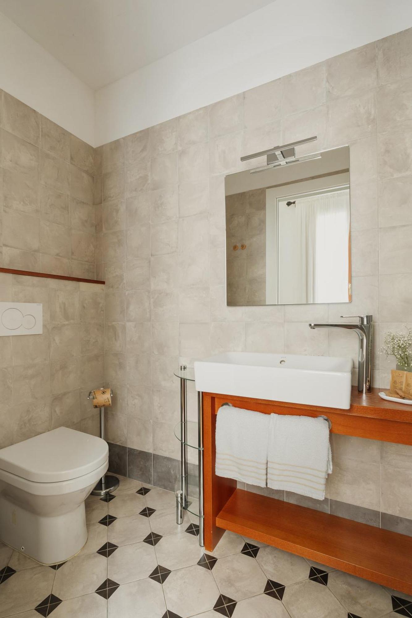 Double or Twin Room Private Bathroom
