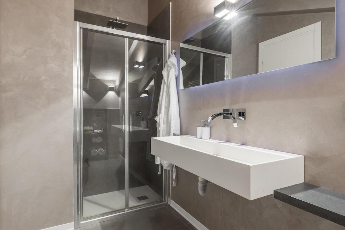 Pokój trzyosobowy typu Deluxe z wanną z hydromasażem