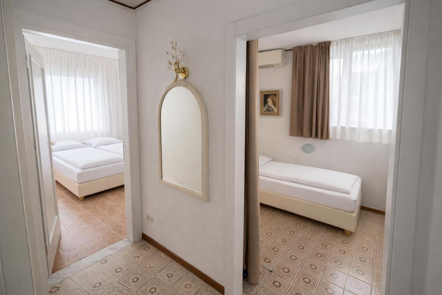 Camera Familiare con Vista Lago