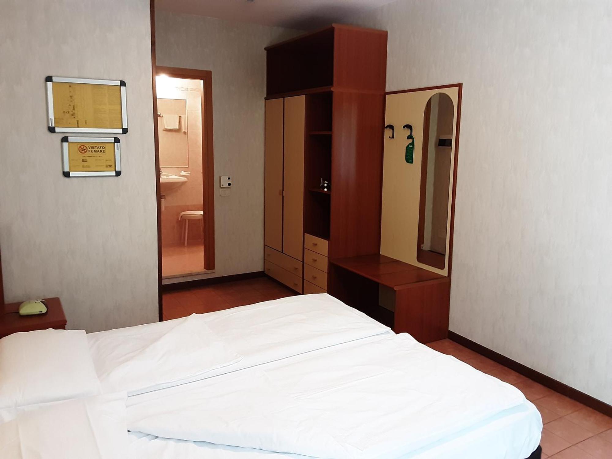 Twin Room Private Bathroom