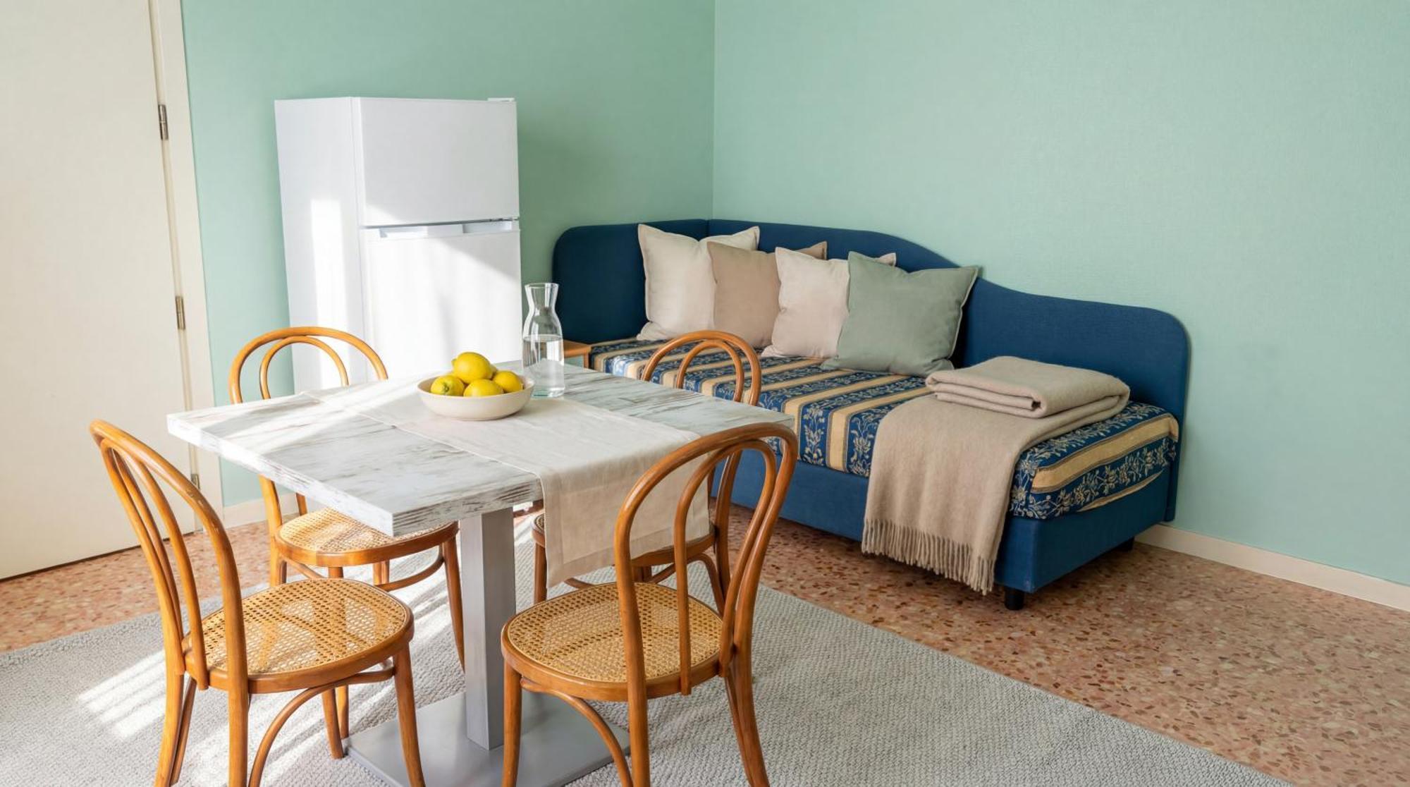 Appartamento con 2 Camere da Letto e Vista Piscina