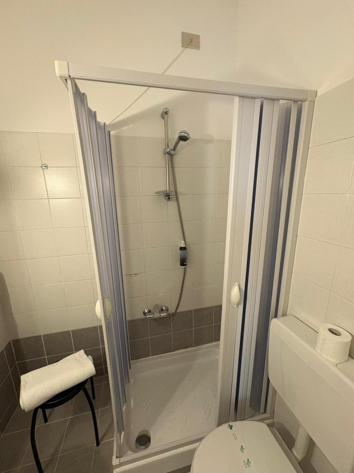 Single Room,1758345966:JPEG