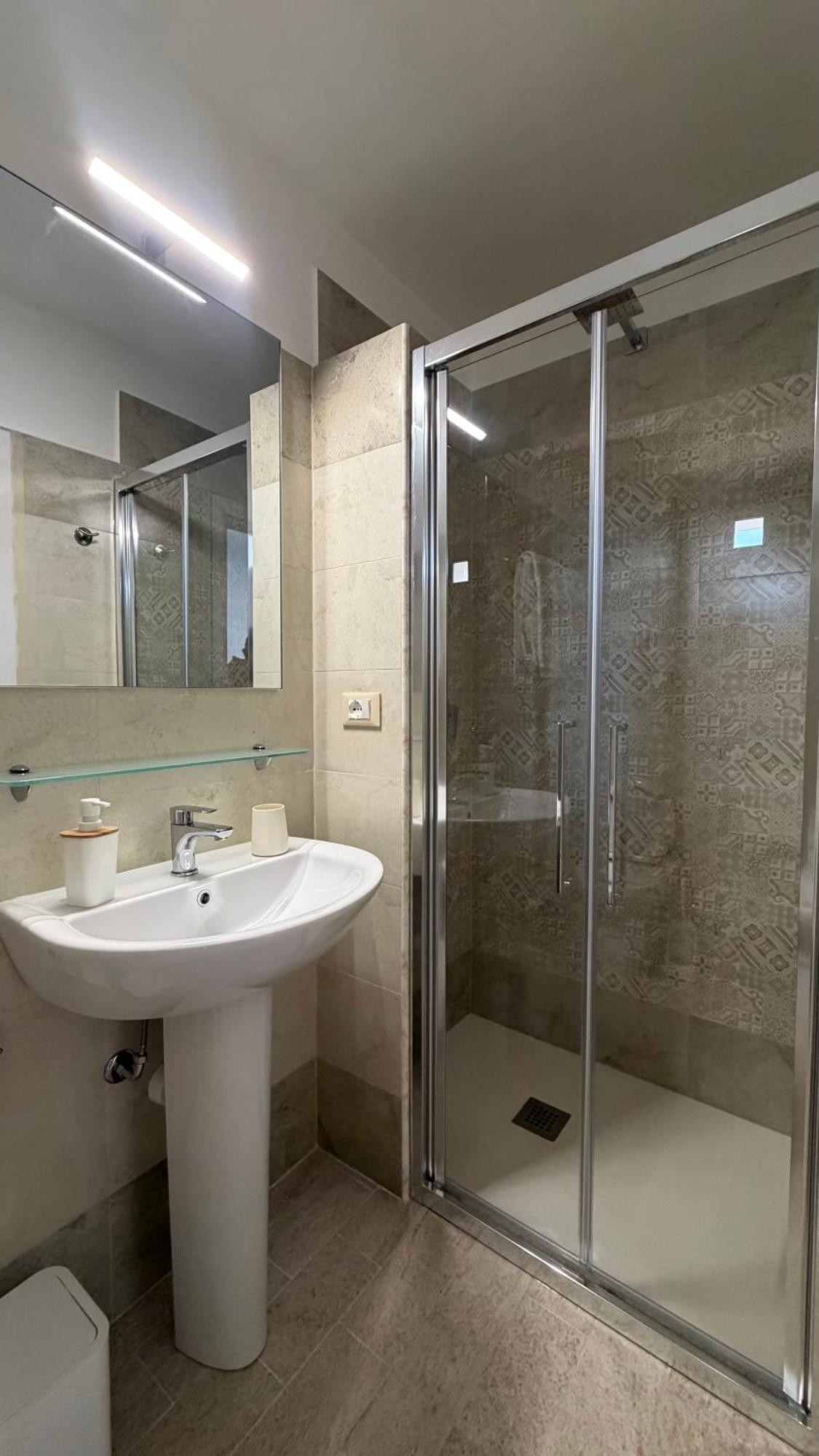 Triple Room Private Bathroom,1758407306:JPEG
