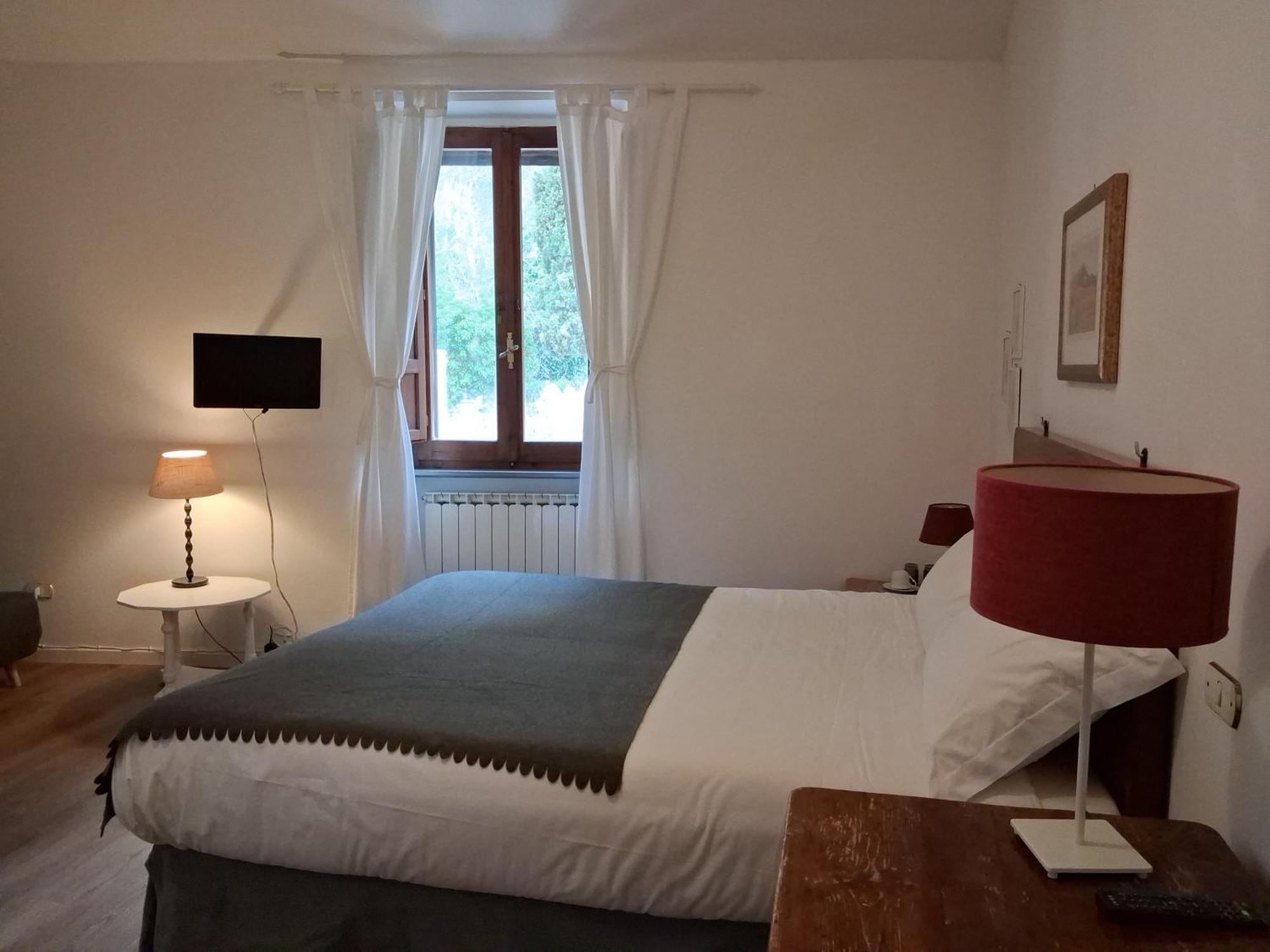 Deluxe Room (2 Adults + 1 Child)