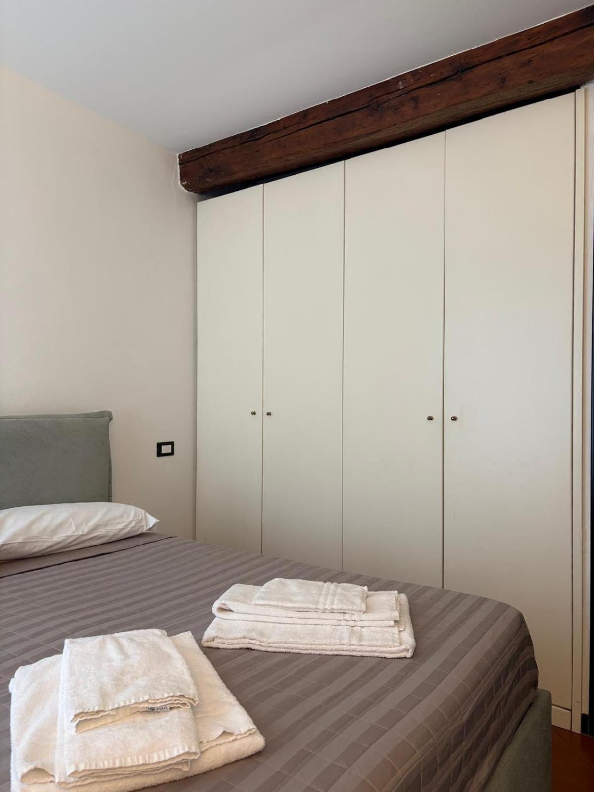 Apartament z 1 sypialnią, balkonem i widokiem na miasto