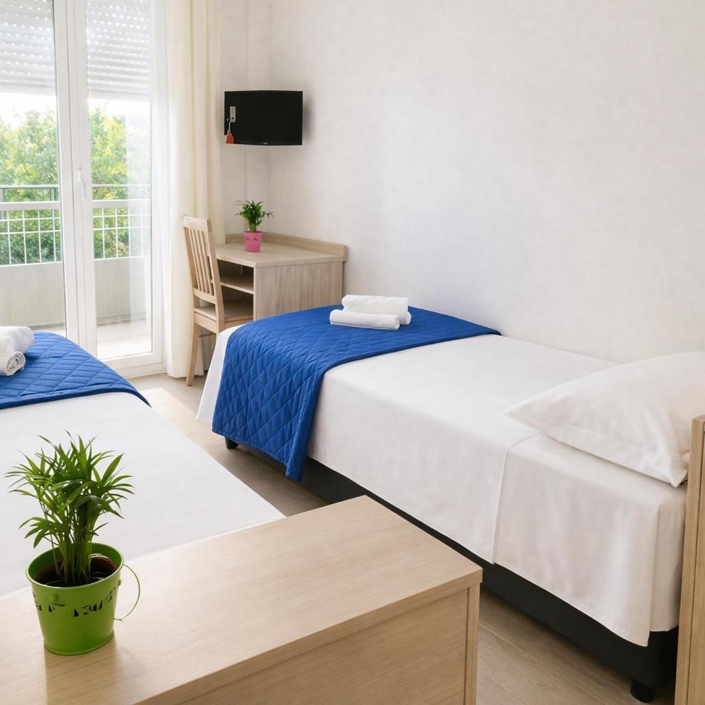 Pokój z 2 łóżkami pojedynczymi i balkonem