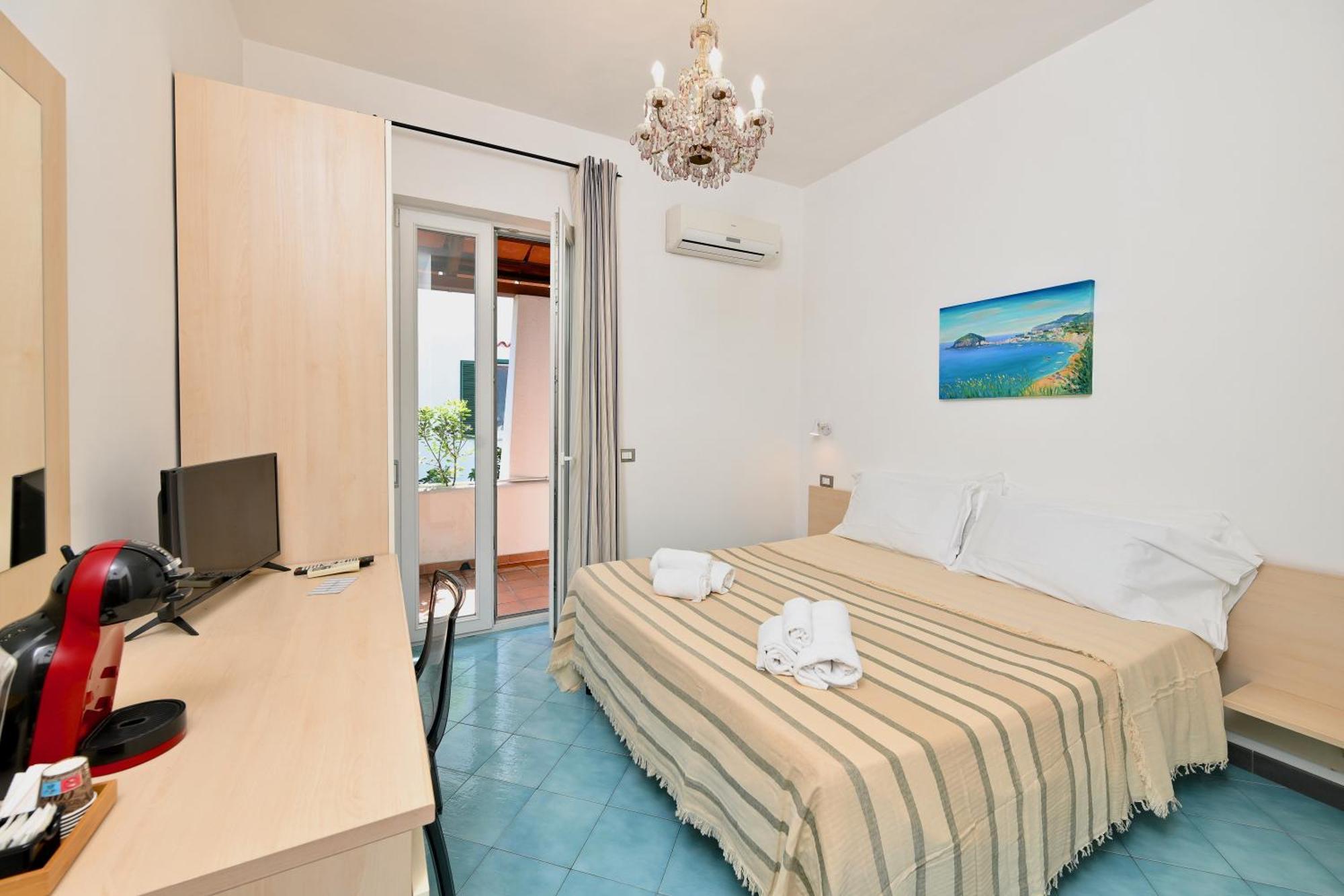 Estudio con balcón