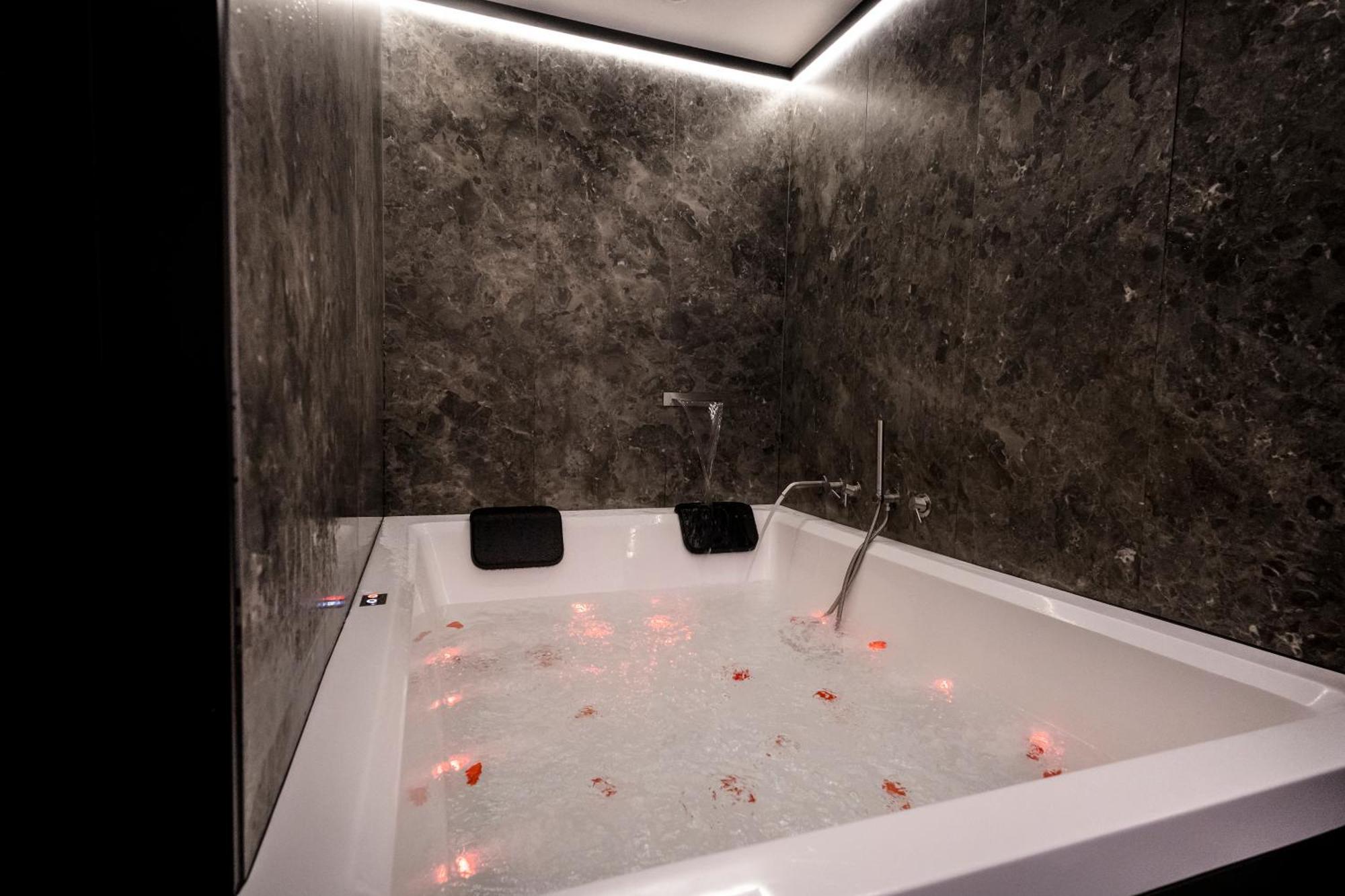 Double Room Spa Bath,1759990754:JPEG