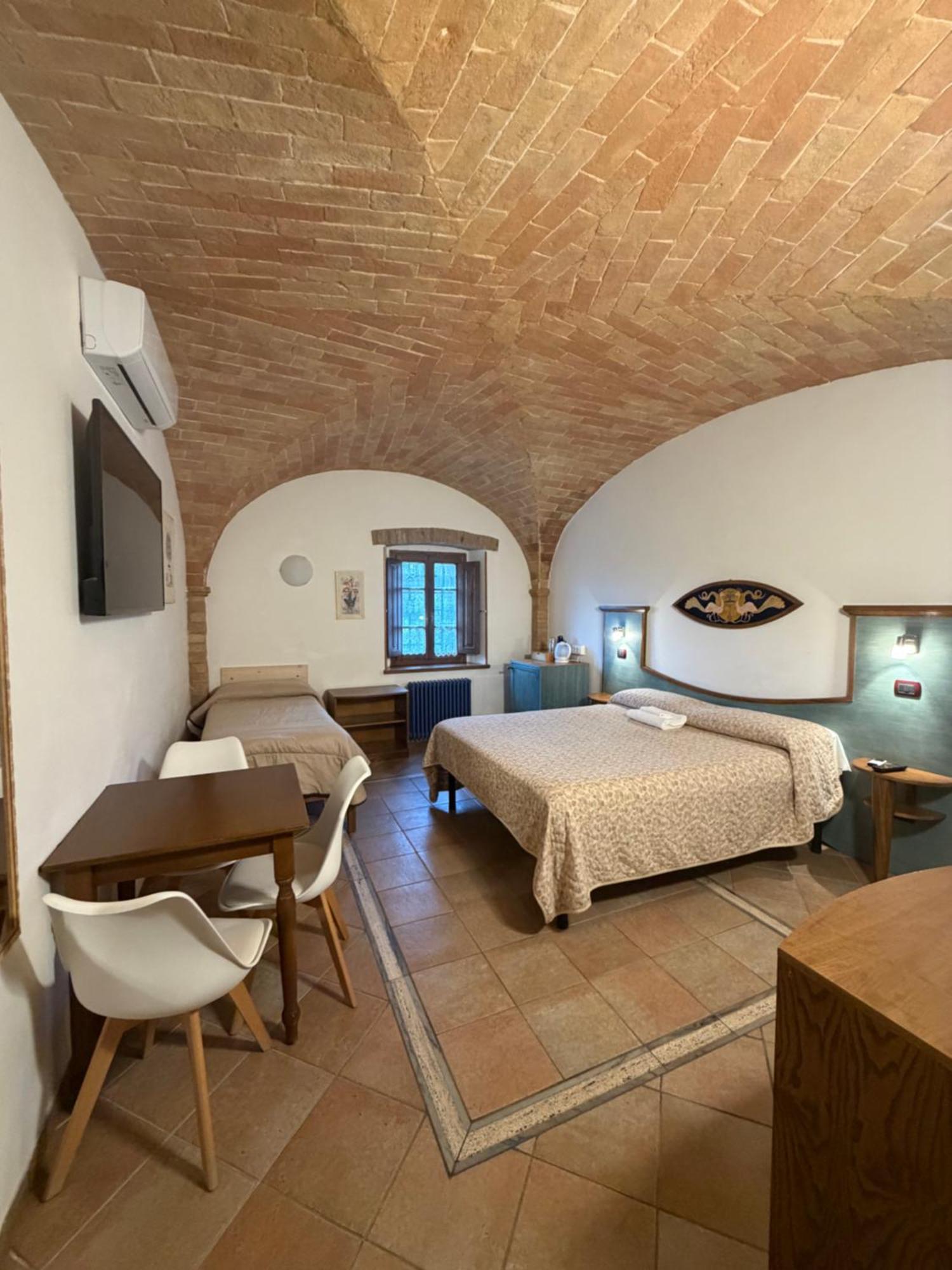Large Double Room,1765163345:JPEG
