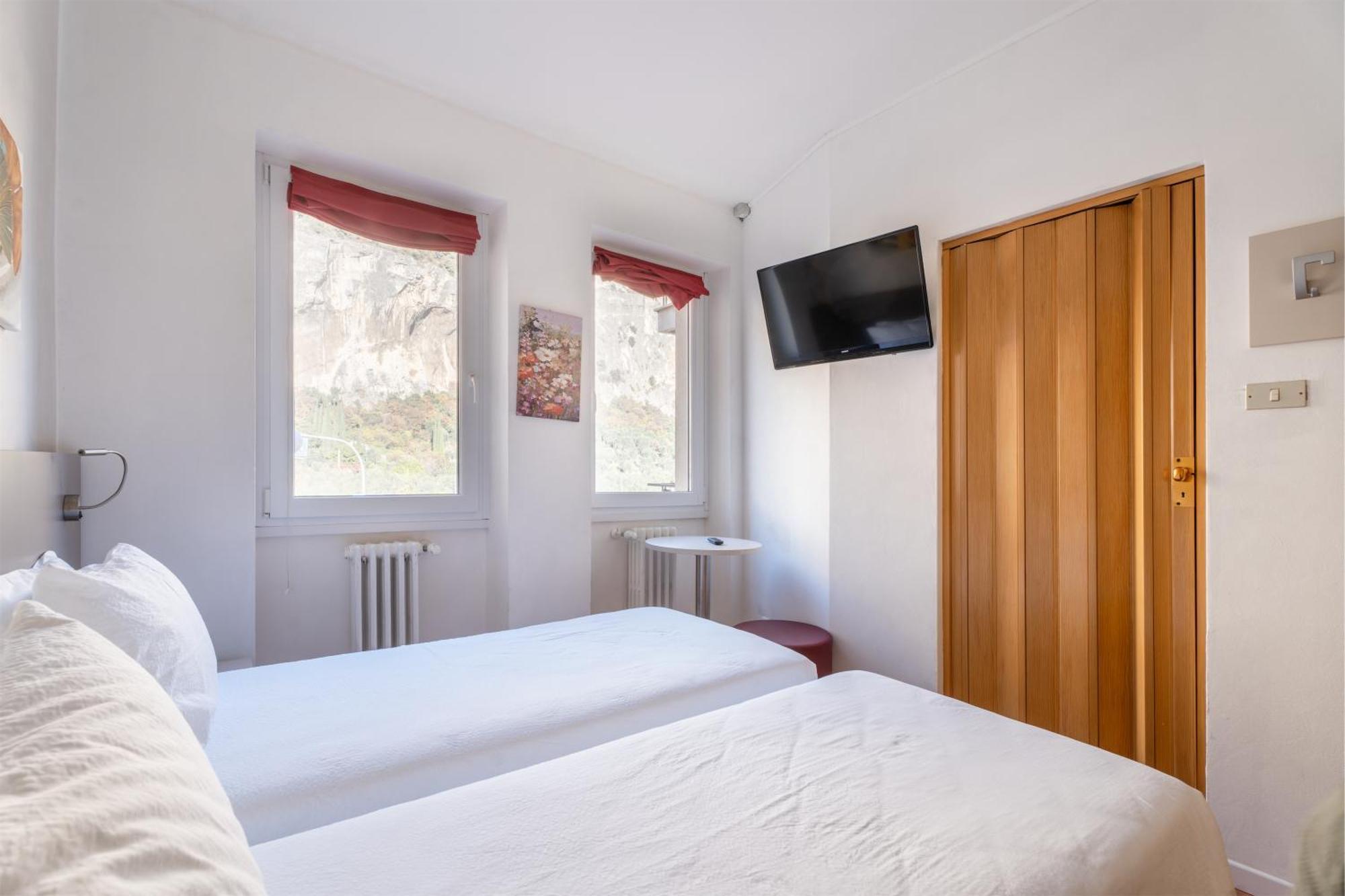 Single Room with Mountain View