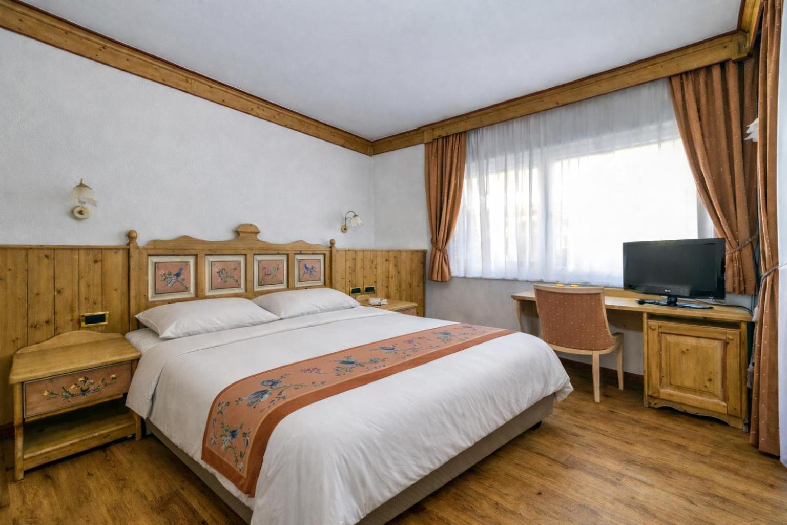 Superior Double or Twin Room Mountain View